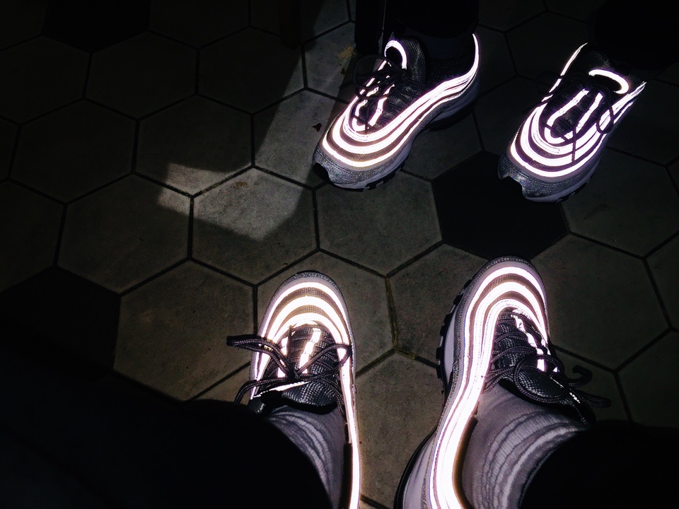 Nike Air Max 97 OG Black Volt Asia, Nike Air Max 97 OG Royal Neon 착용 스타일 - 5
