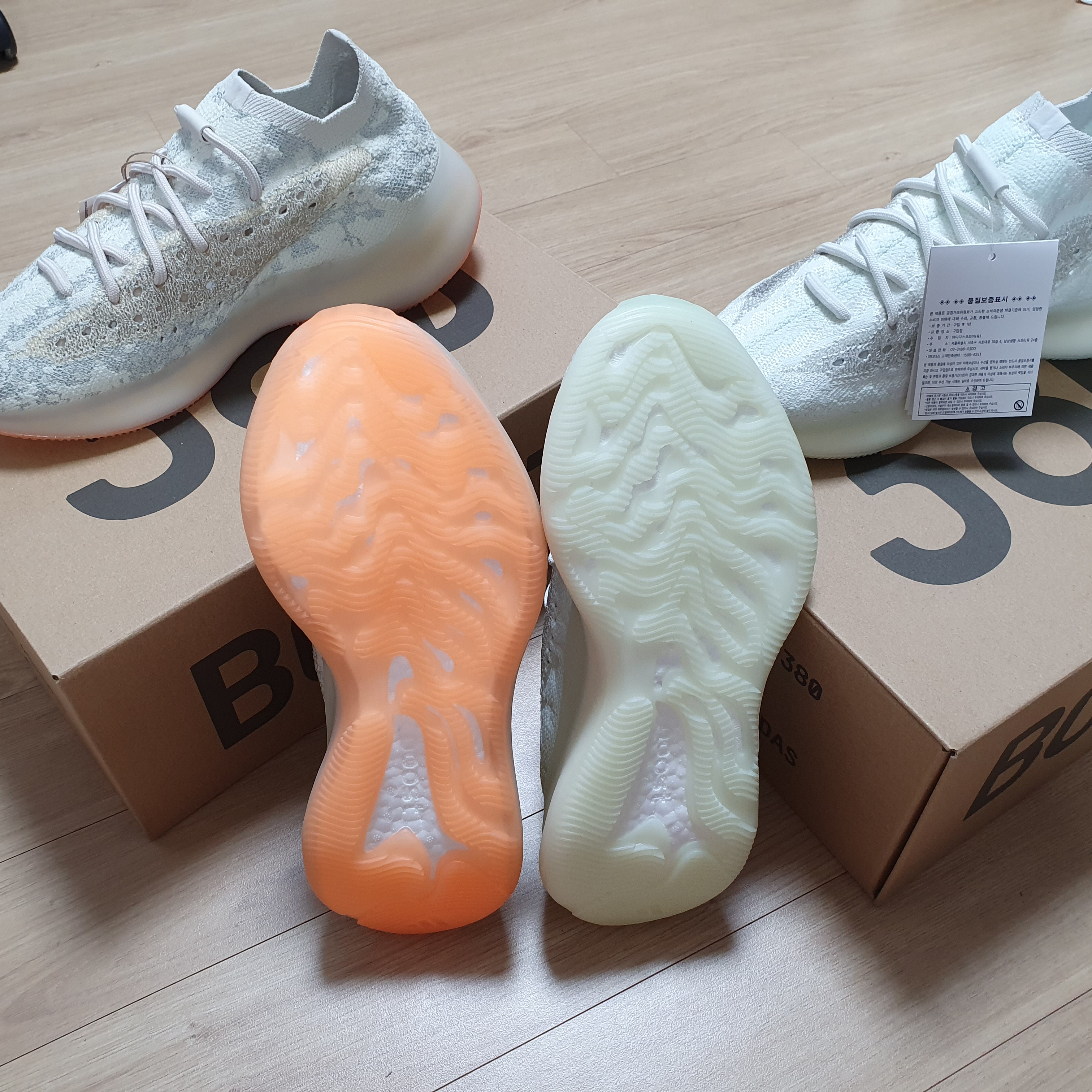 Adidas Yeezy 450 Cloud White, Adidas Yeezy Boost 380 Calcite Glow 착용 스타일 - 4