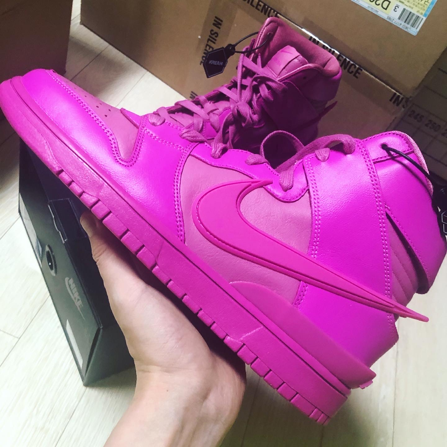 Nike x Ambush Dunk High Cosmic Fuchsia 착용 스타일 - 2