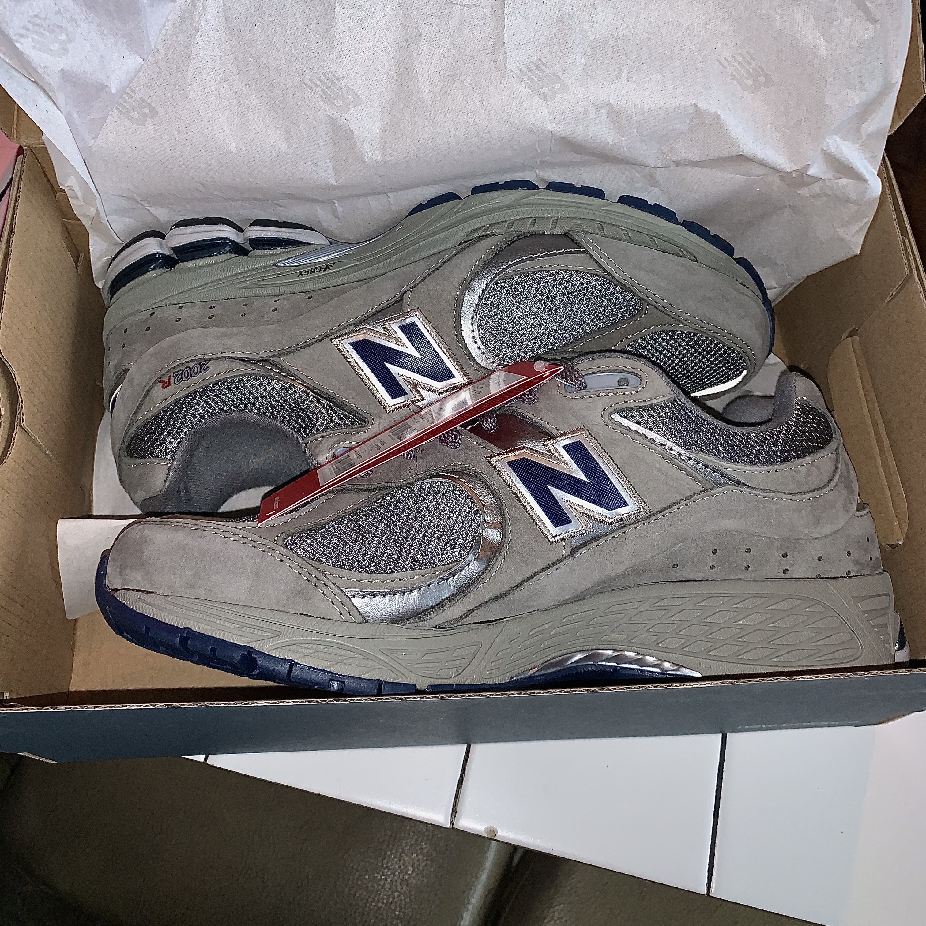 New Balance 2002R Gray 착용 스타일 - 1