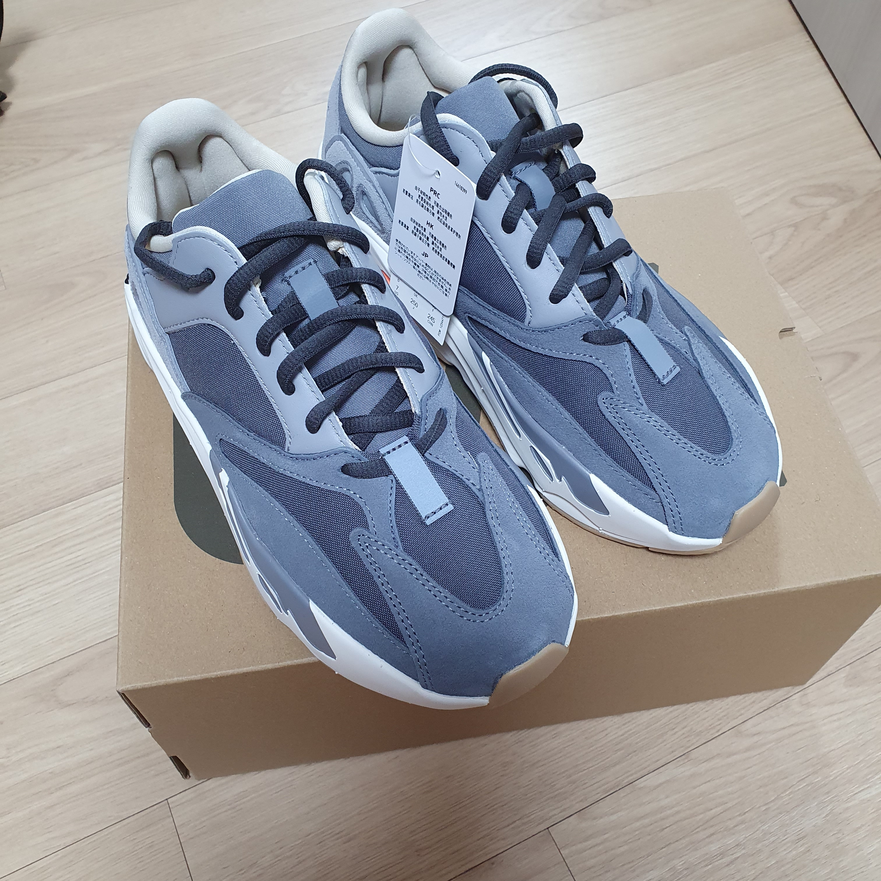 Adidas Yeezy Boost 350 V2 Desert Sage, Adidas Yeezy Boost 700 Magnet 착용 스타일 - 4