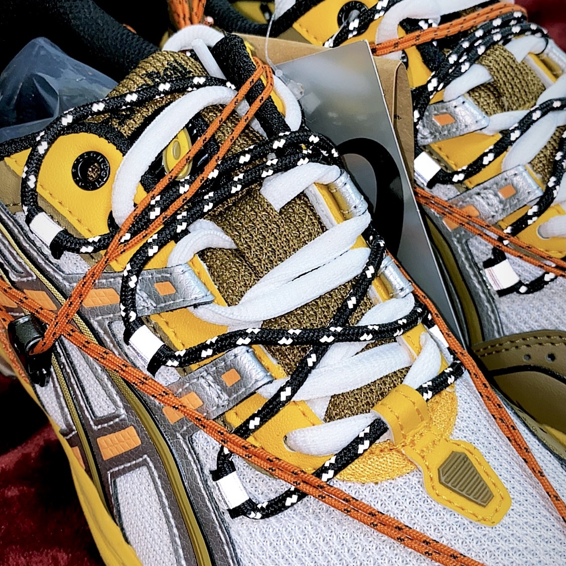 Asics x Andersson Bell Gel-1090 White Orange, Asics x Andersson Bell Gel-1090 Glacier Grey Silver 착용 스타일 - 4
