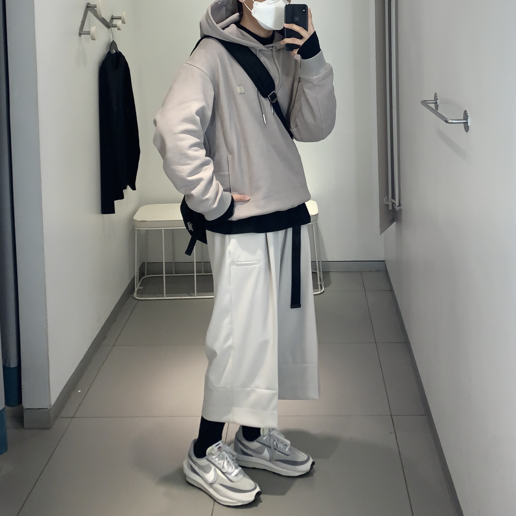 Nike x Sacai LDWaffle Summit White 착용 스타일 - 2