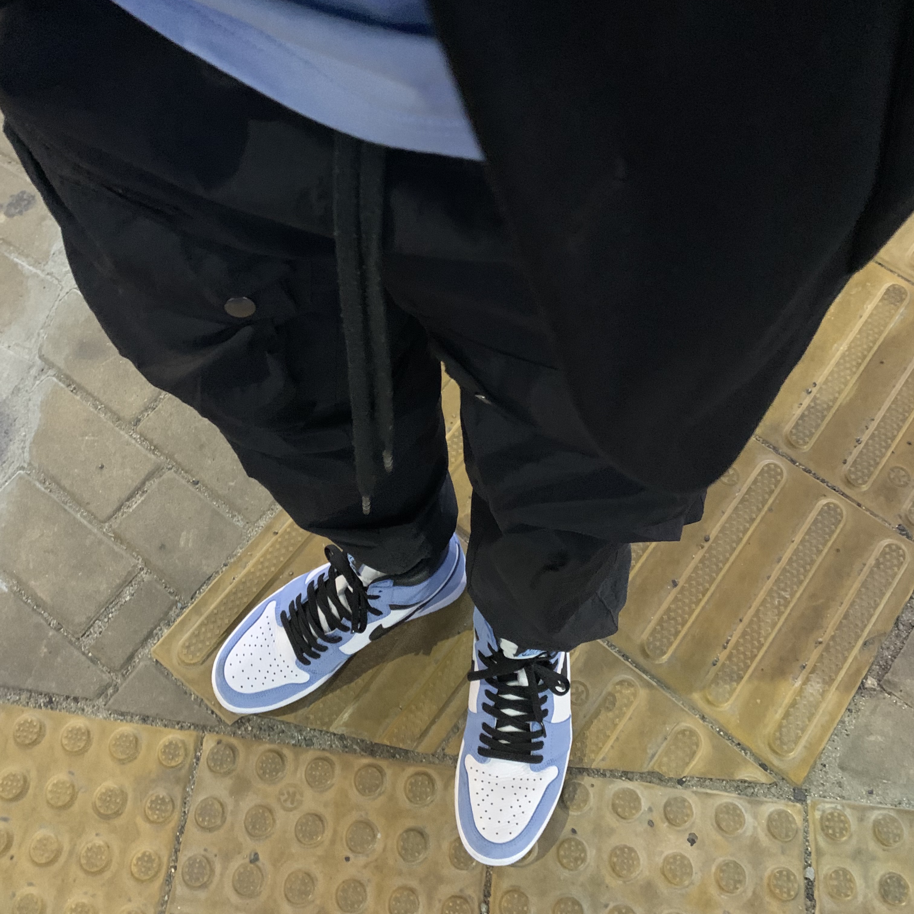 Jordan 1 Retro High OG University Blue 착용 스타일