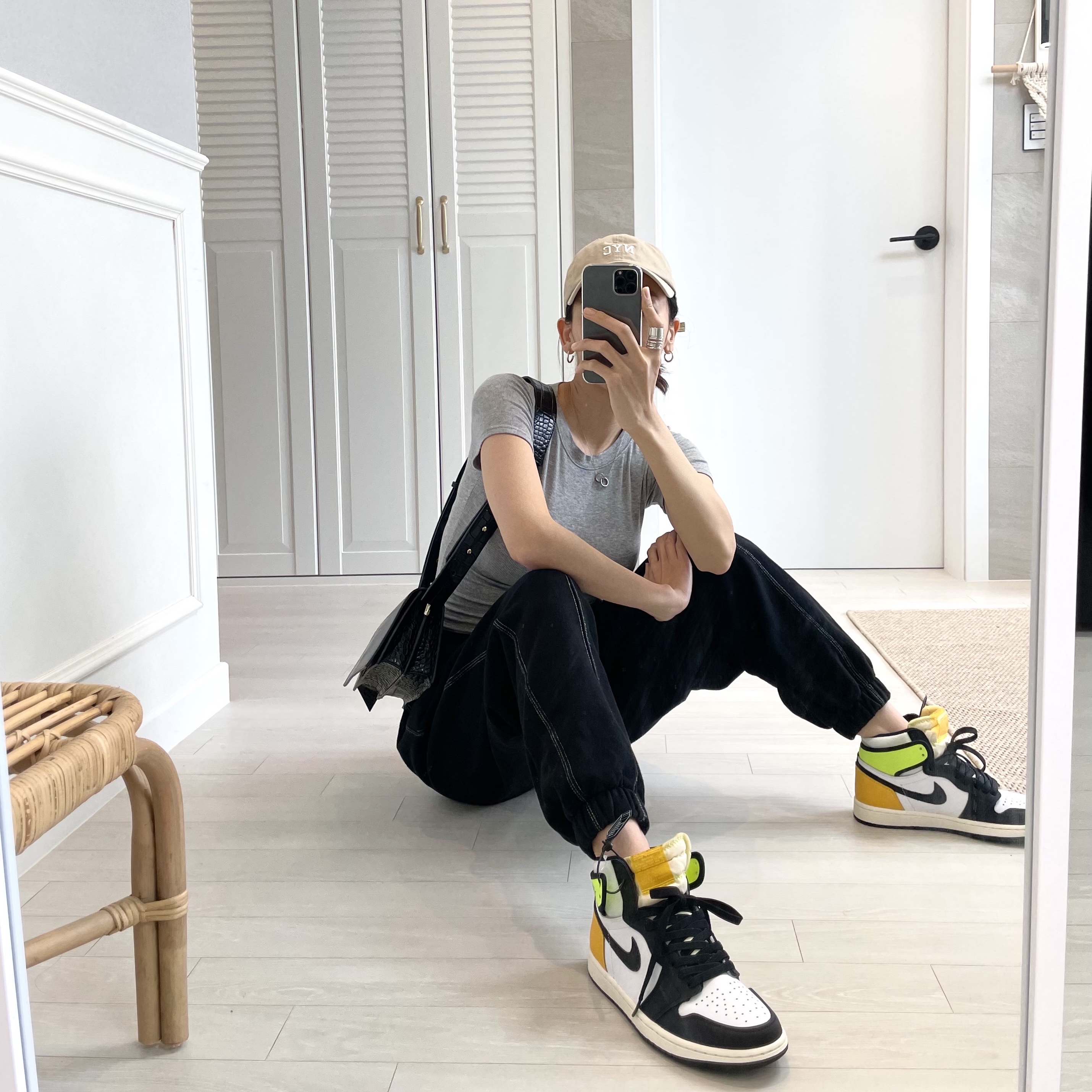 Jordan 1 Retro High OG Volt Gold 착용 스타일