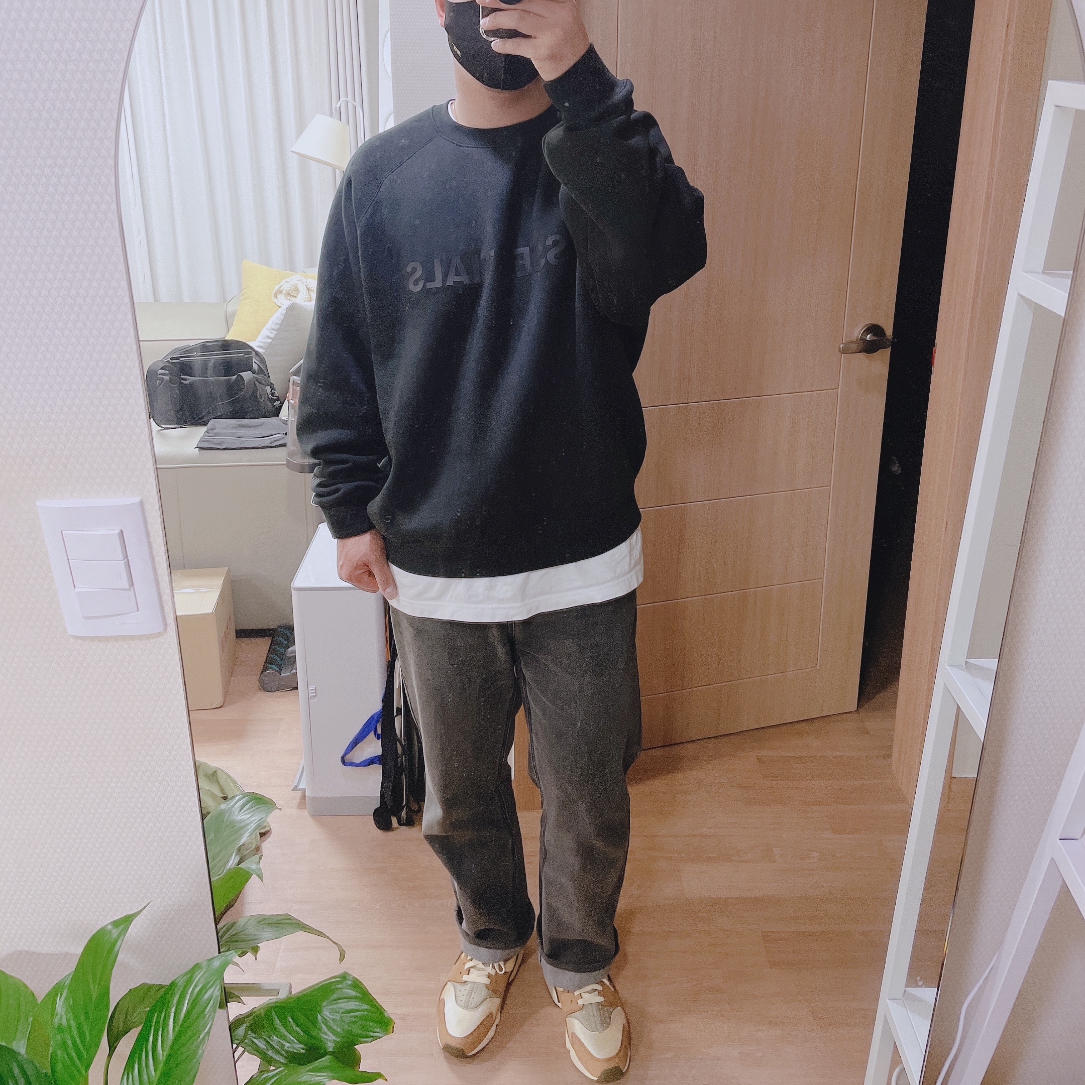 Nike x Stussy Air Huarache LE Desert Oak 착용 스타일 - 2