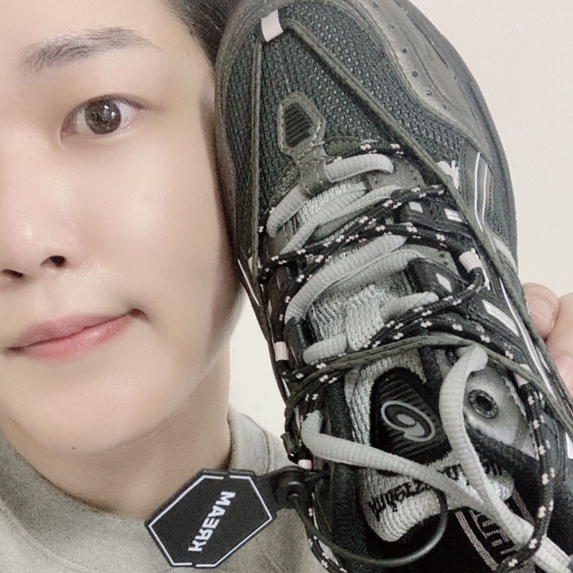 Asics x Andersson Bell Gel-1090 Black Silver 착용 스타일 - 3