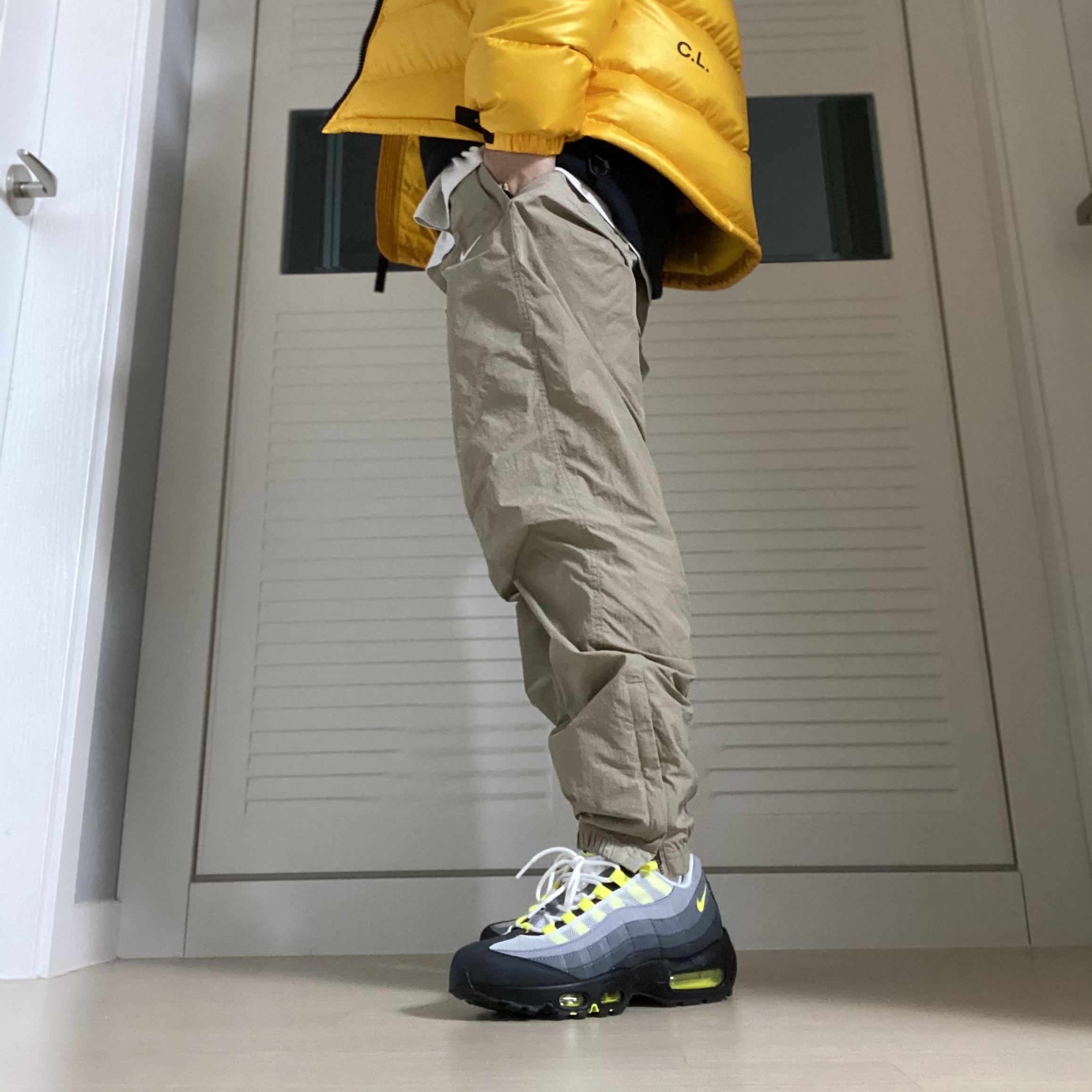 Nike Air Max 95 OG Neon Yellow 2020, Nike x Drake Nocta Puffer Jacket University Gold - Asia 착용 스타일
