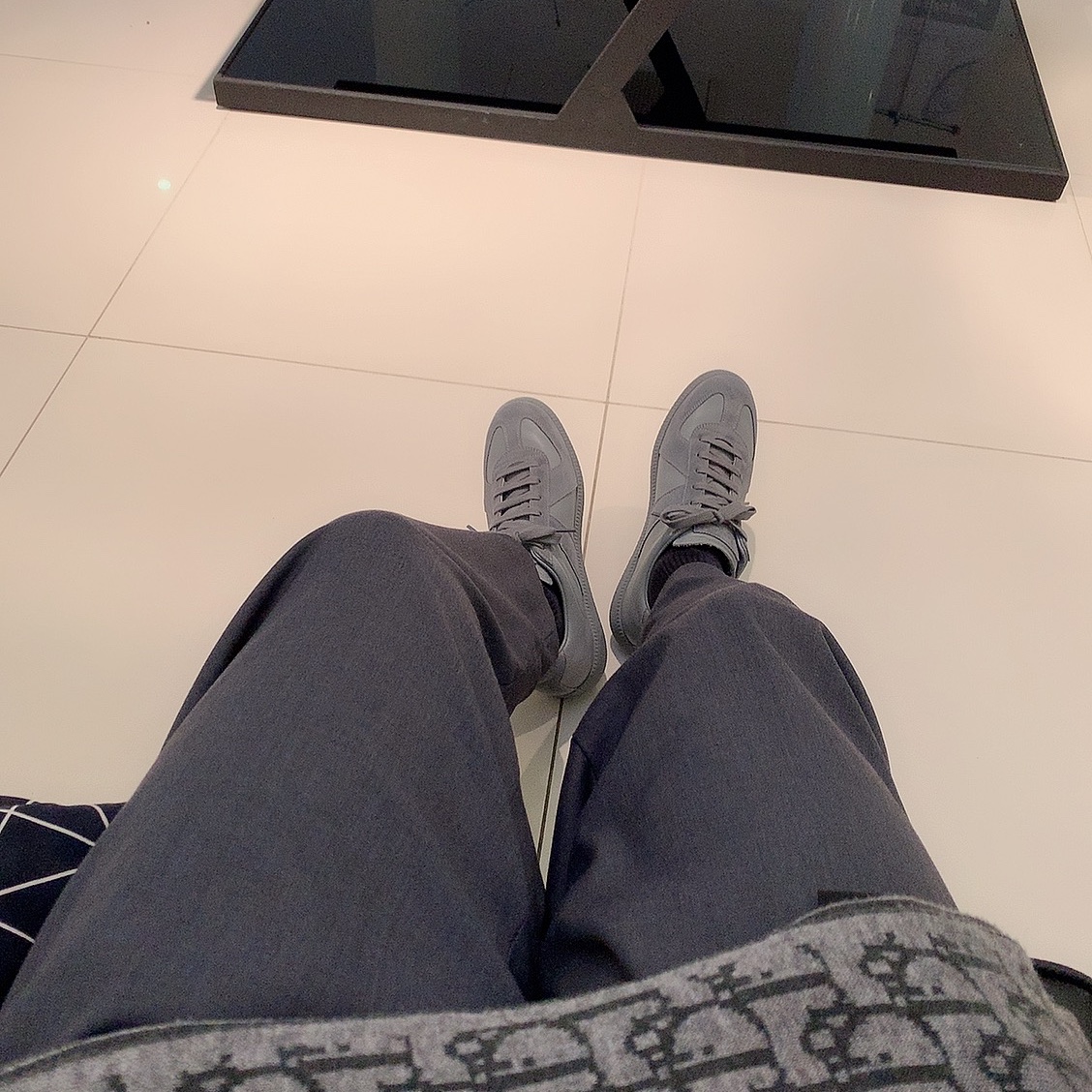Maison Margiela Calfskin Replica Sneakers Grey 착용 스타일 - 1