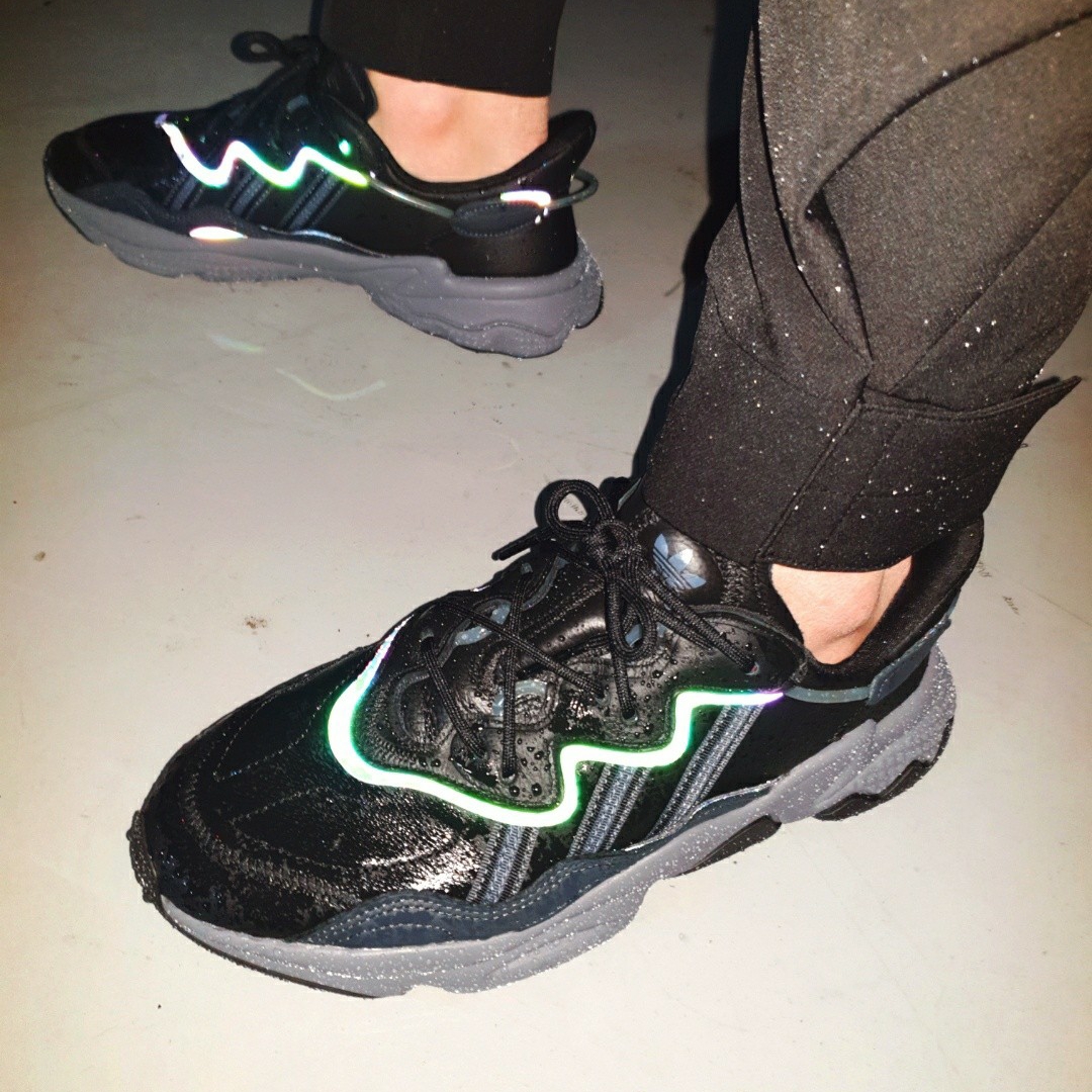 Adidas Ozweego Core Black 착용 스타일 - 5