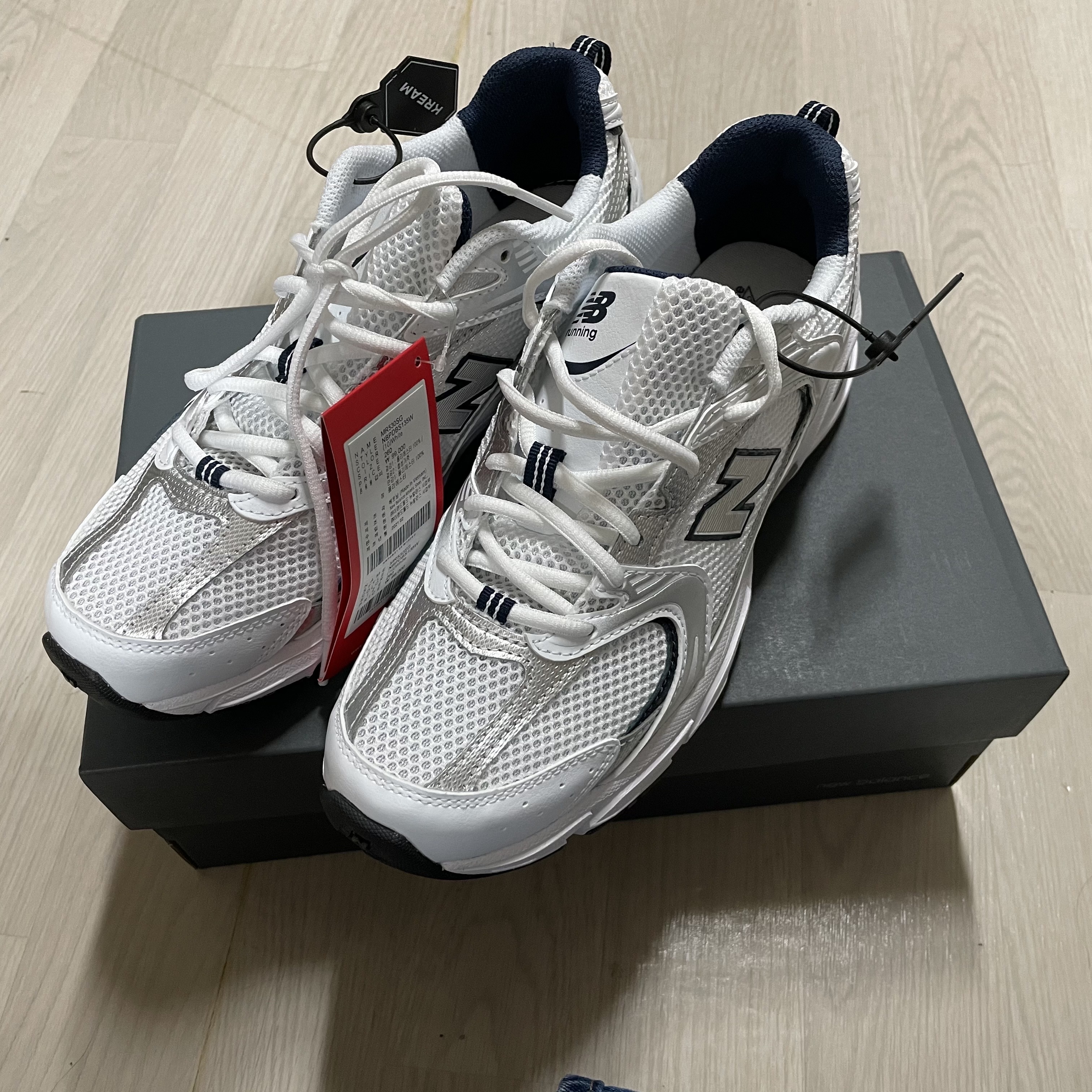 New Balance 530 White 착용 스타일 - 1