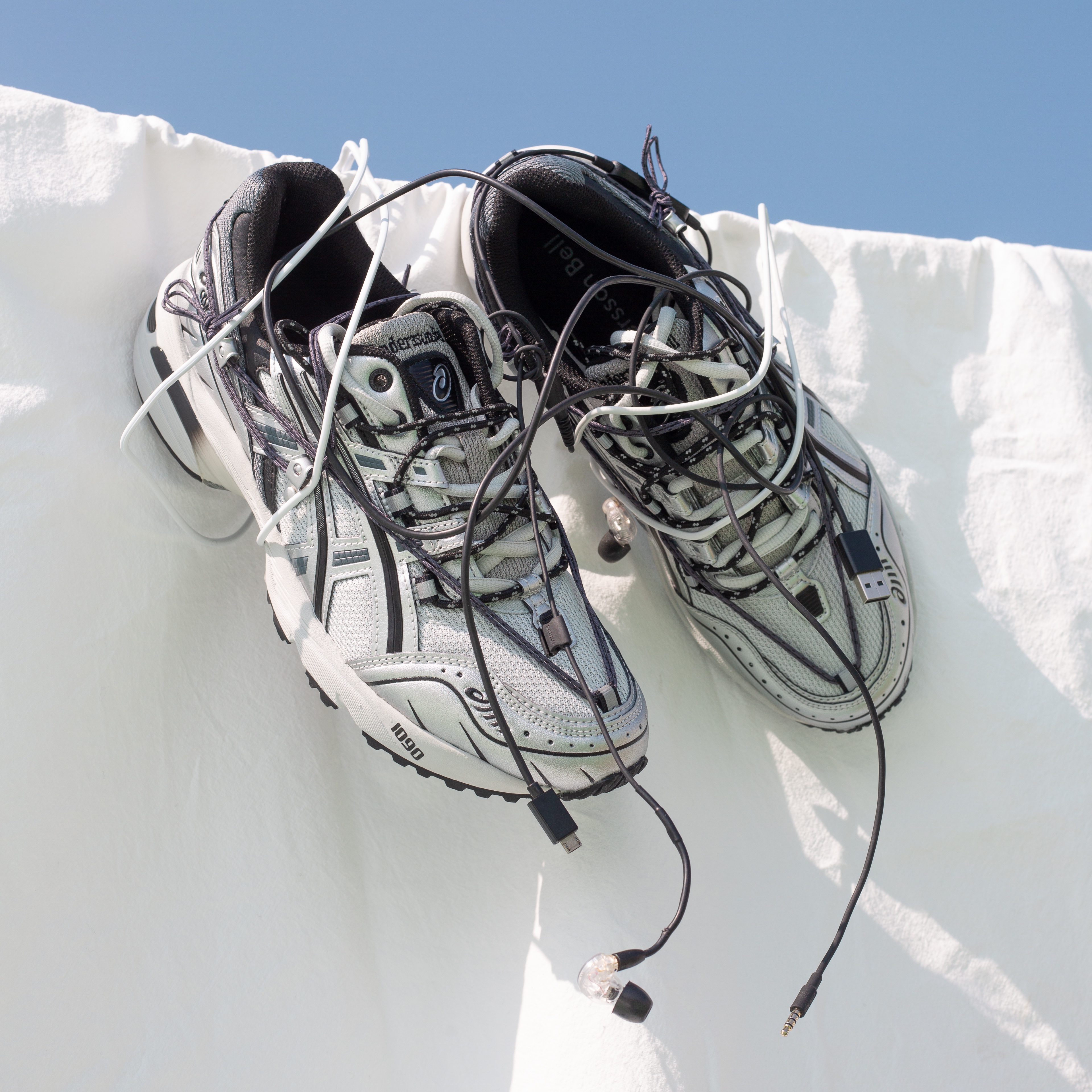 Asics x Andersson Bell Gel-1090 Glacier Grey Silver 착용 스타일