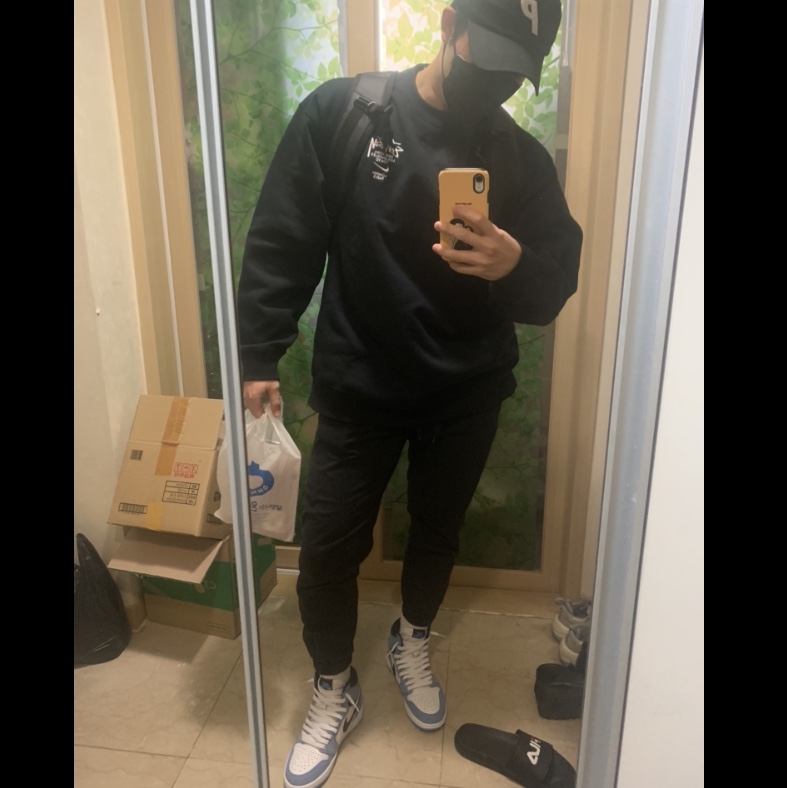 Palace P 6-Panel Black, Jordan 1 Retro High OG University Blue 착용 스타일