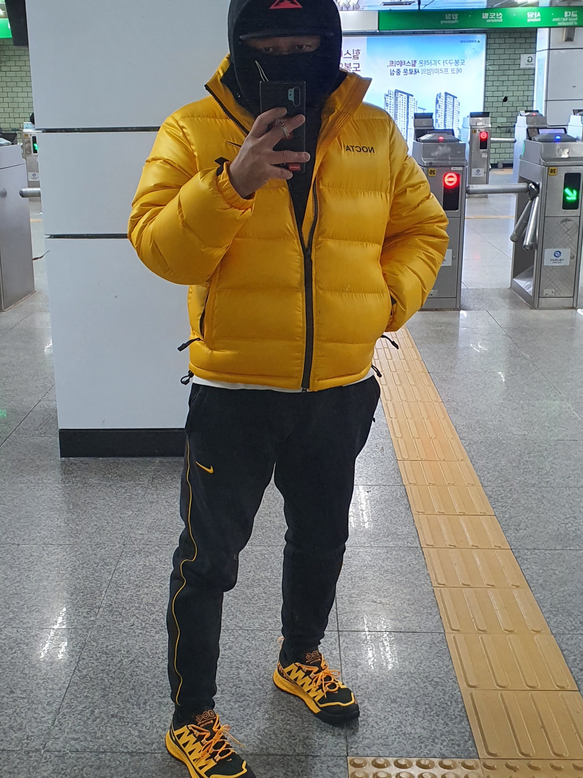 Nike ACG Air Nasu Gore-Tex Black Orange 착용 스타일 - 5