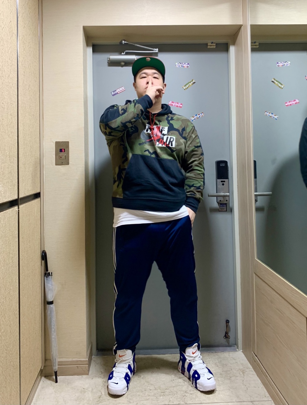 Nike Air More Uptempo Knicks 착용 스타일