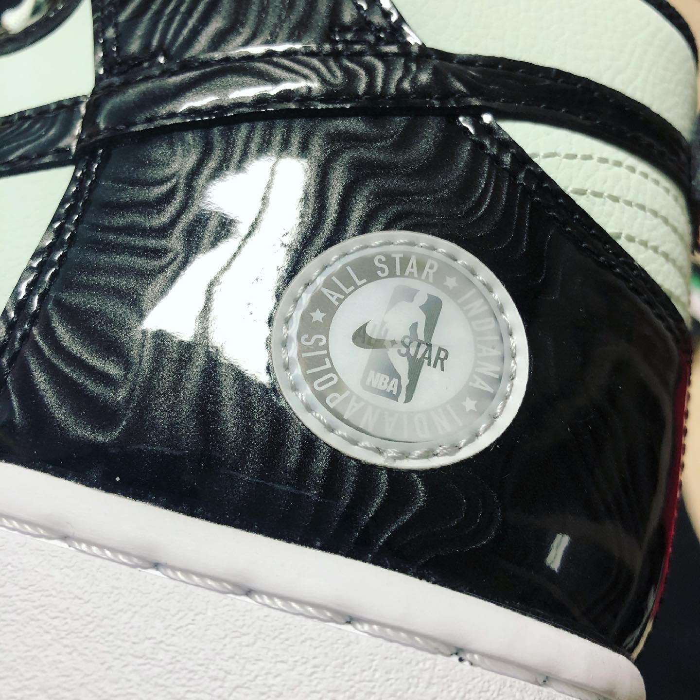 Nike Dunk High Barely Green 착용 스타일 - 3