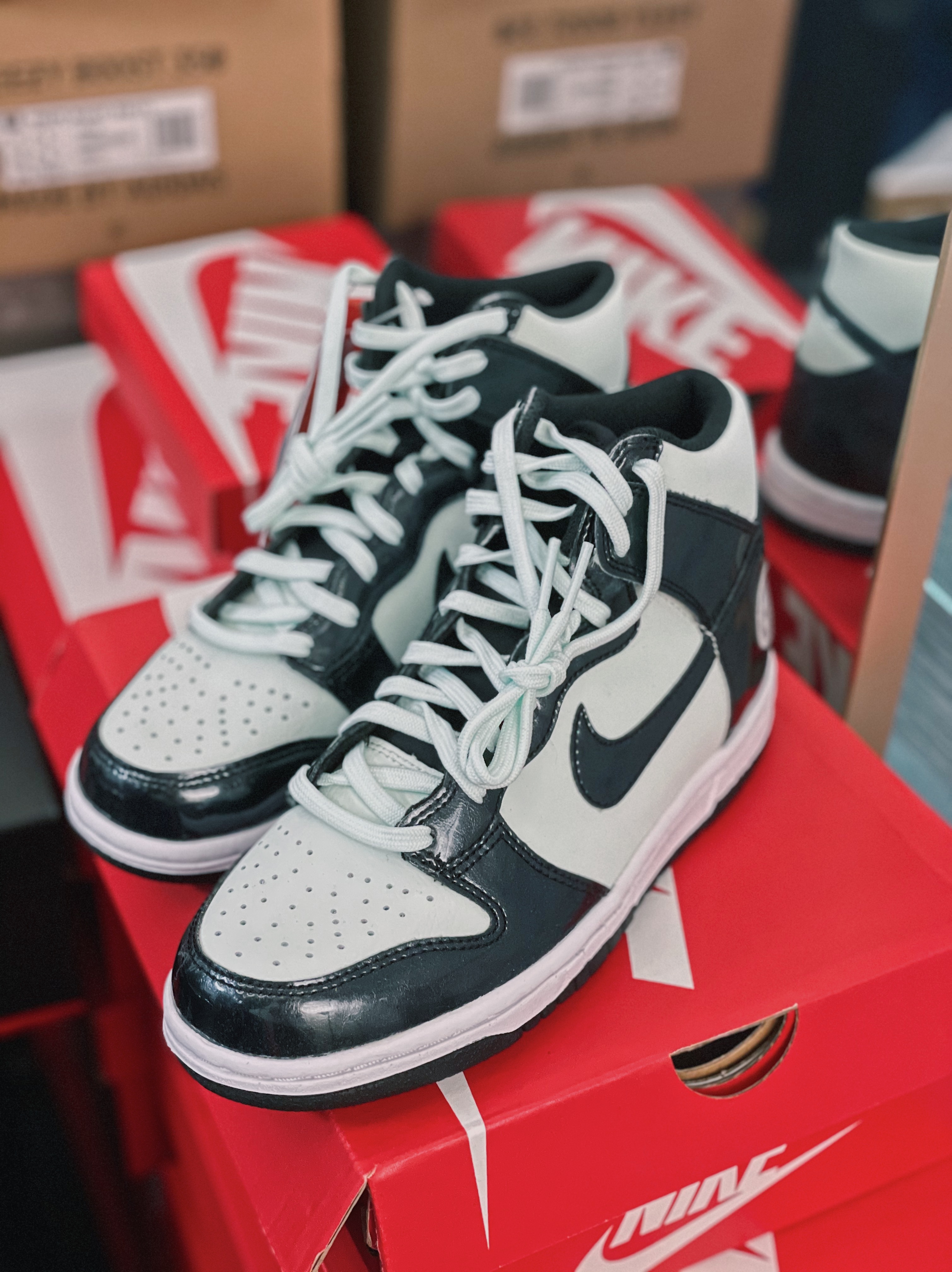 (GS) Nike Dunk High Barely Green 착용 스타일 - 1