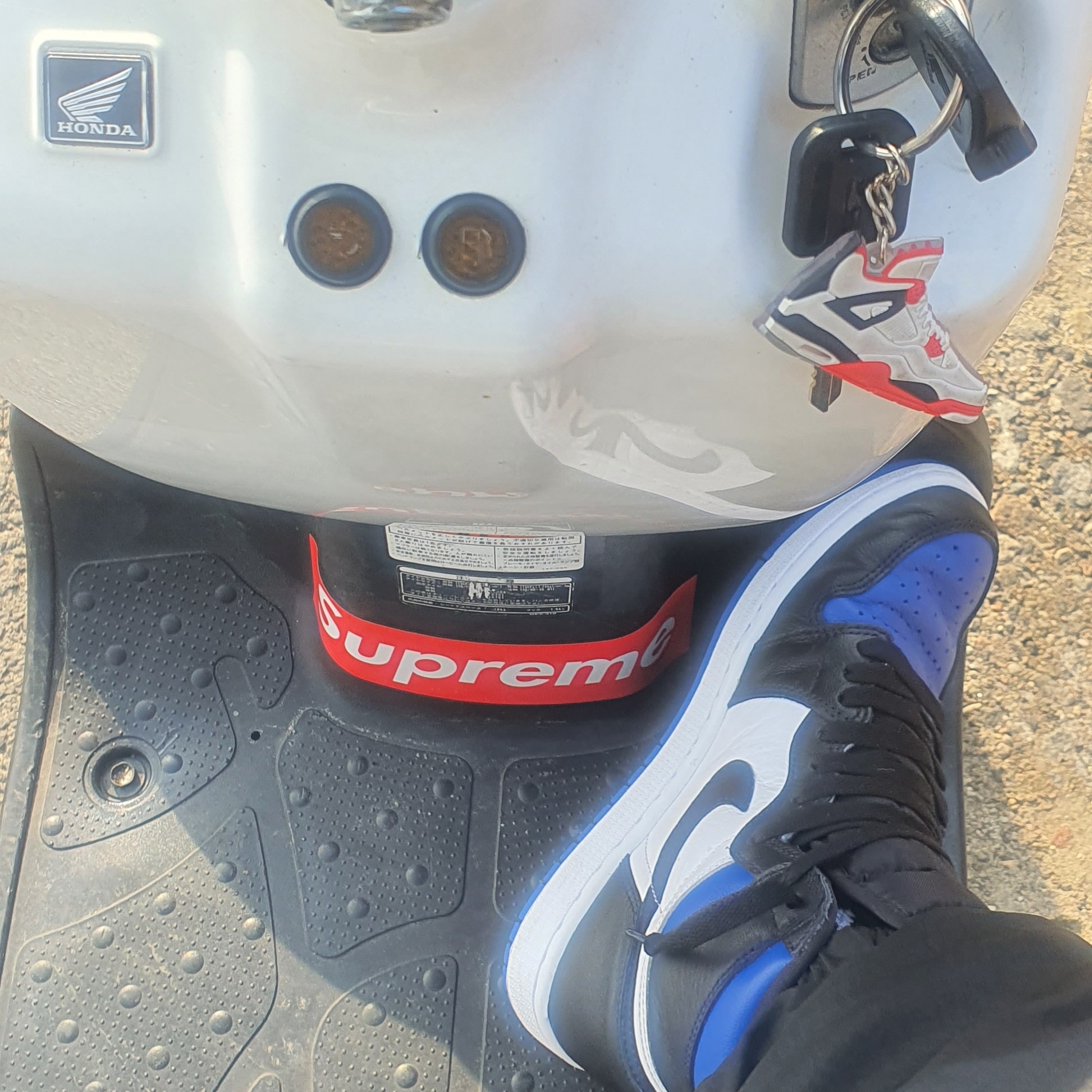 Jordan 1 Retro High OG Royal Toe, Supreme x Nike NBA Teams Warm-Up Jacket Denim - 18SS 착용 스타일 - 1