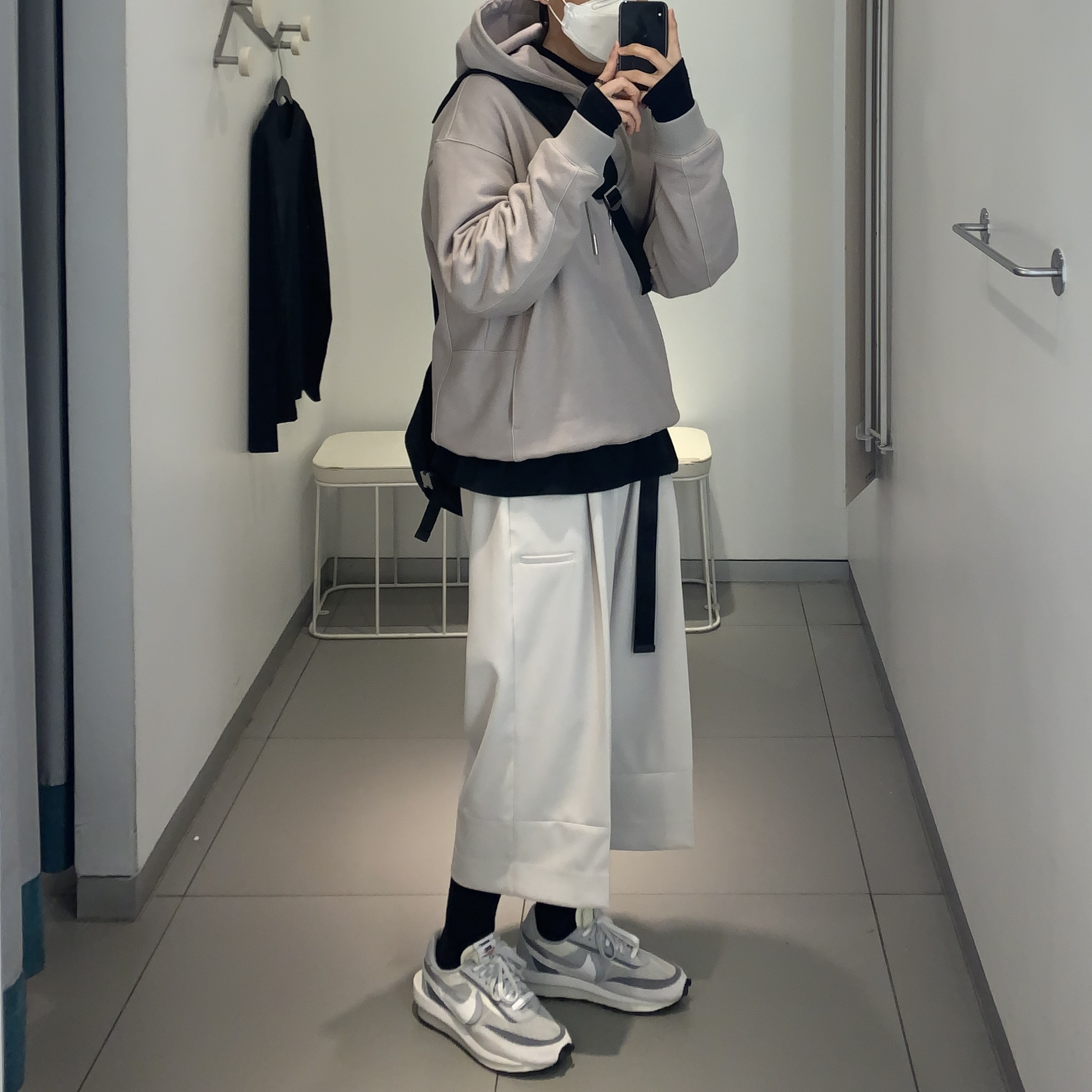 Nike x Sacai LDWaffle Summit White 착용 스타일 - 3