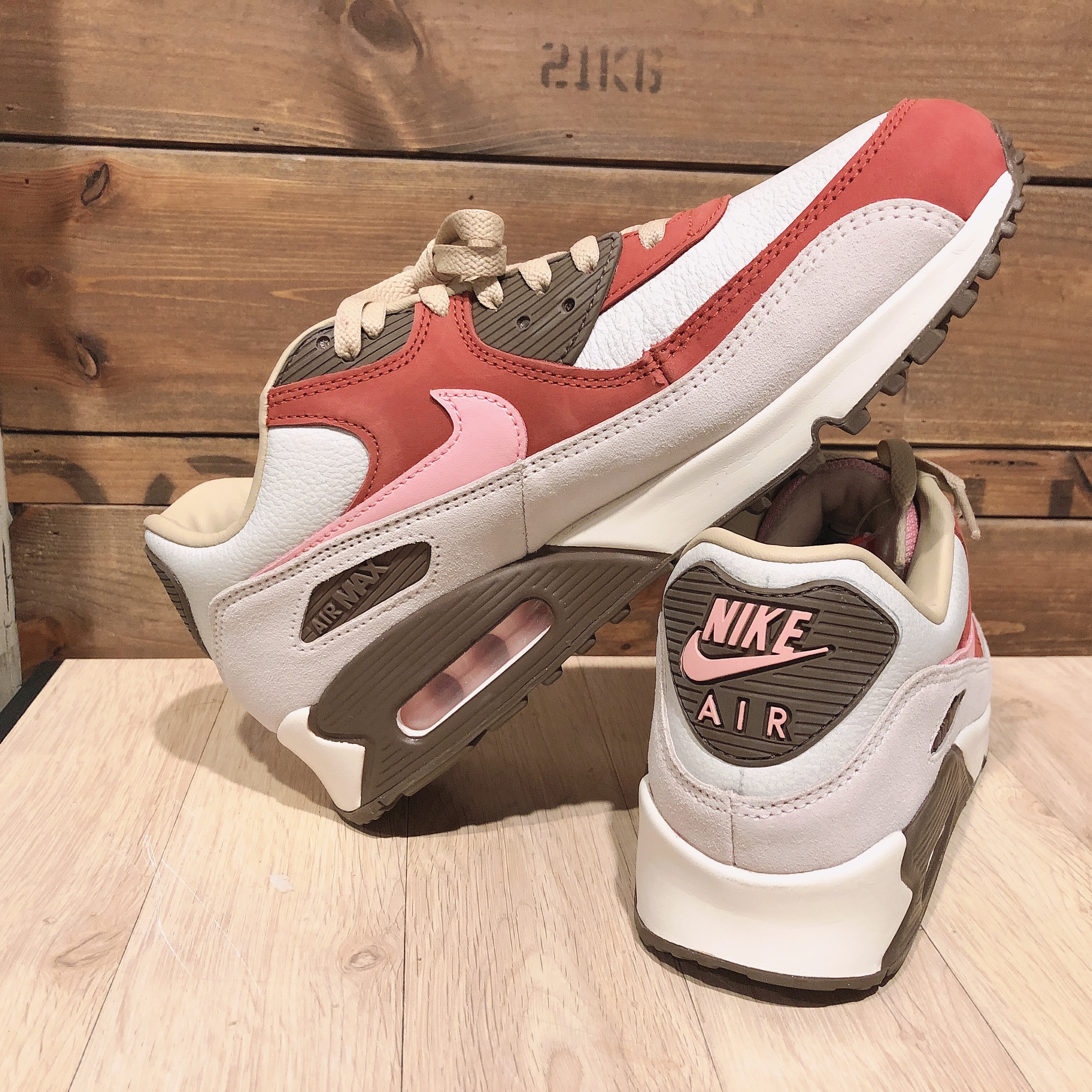 Nike Air Max 90 NRG Bacon 착용 스타일 - 4