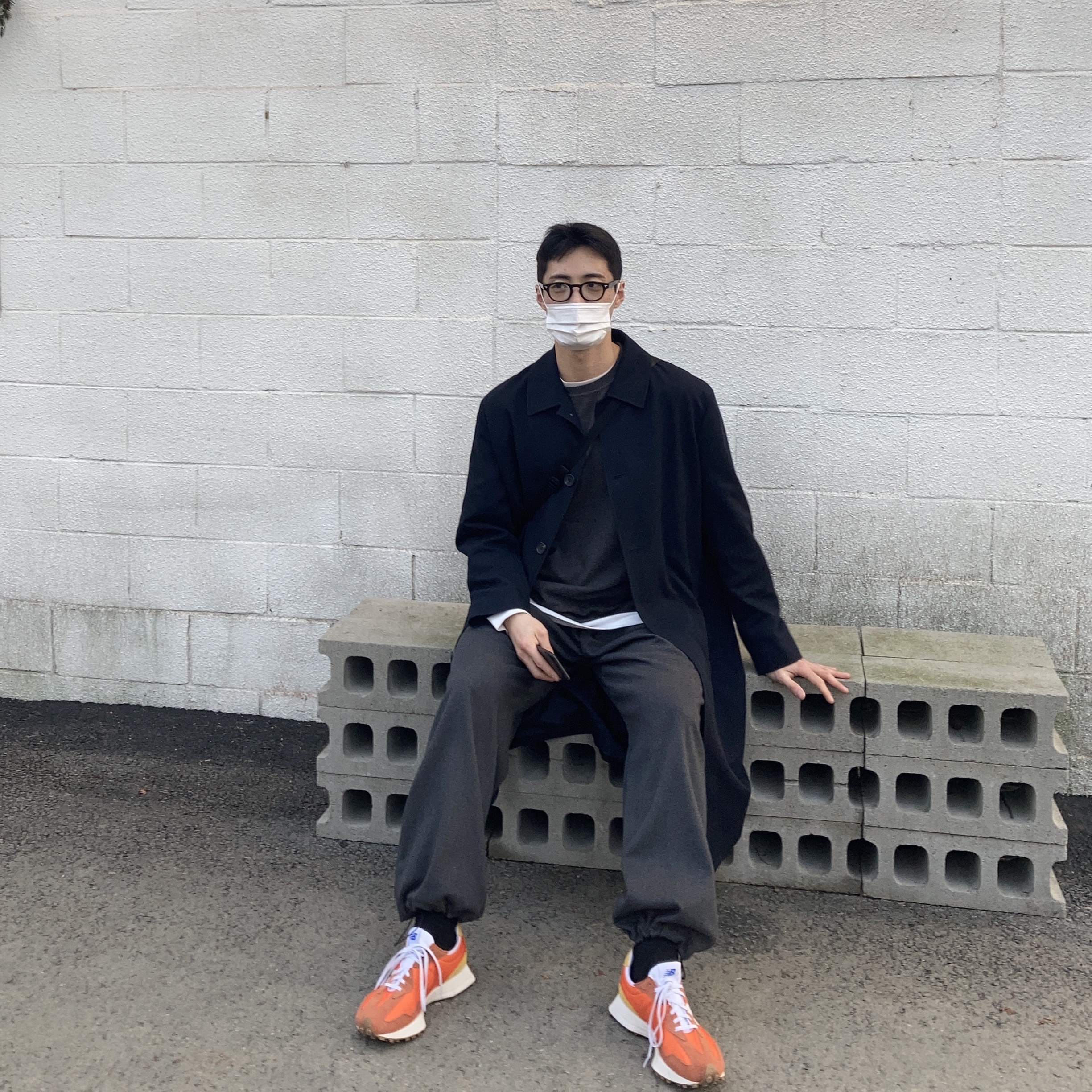 New Balance 327 Orange 착용 스타일