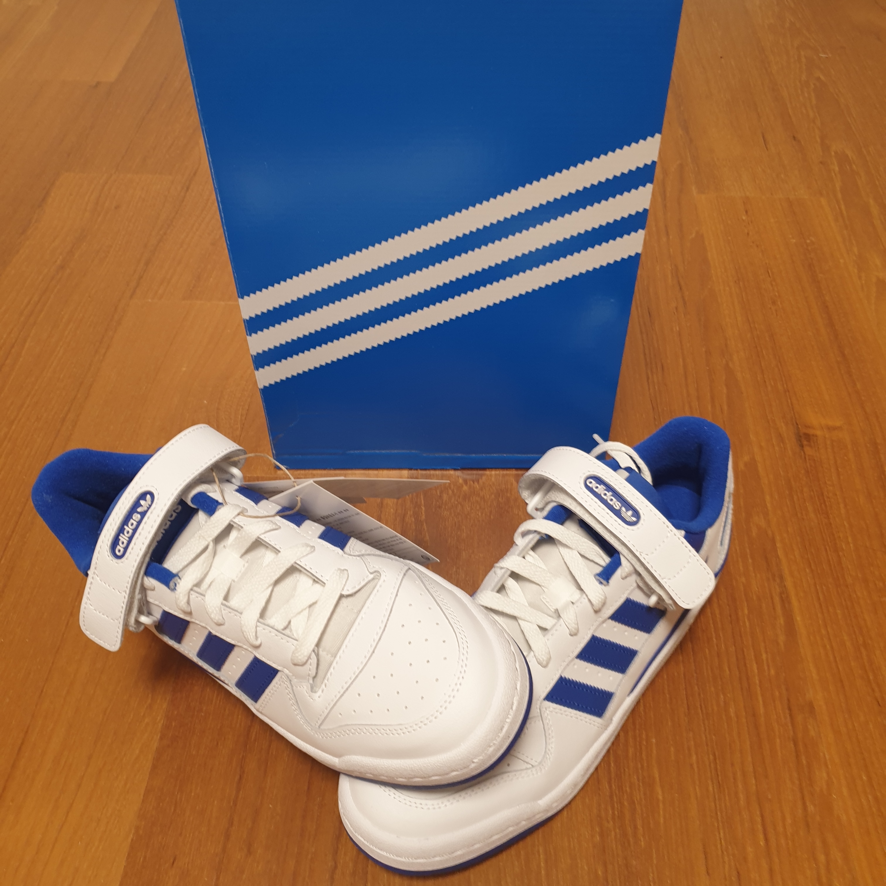 Adidas Forum Low White Royal Blue 착용 스타일 - 3