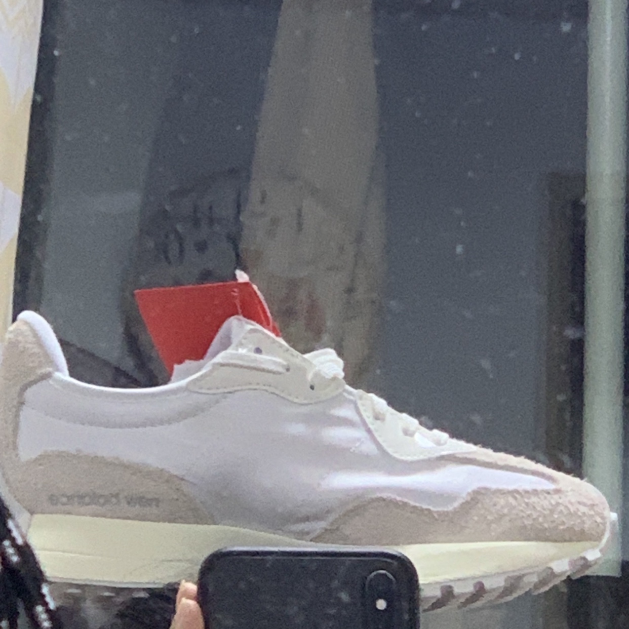 (W) New Balance 327 White Moonbeam 착용 스타일 - 1