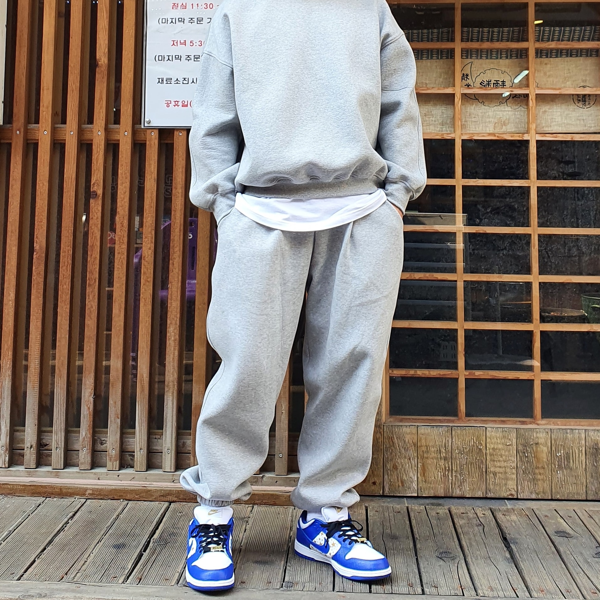 Nike x Supreme SB Dunk Low Hyper Blue 착용 스타일