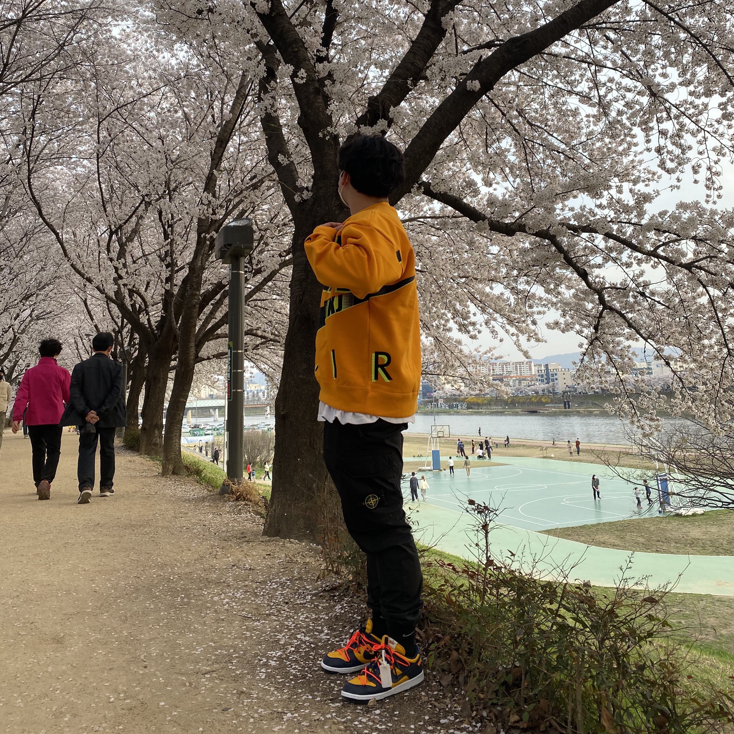 Nike x Kim Jones Fleece Crew Circuit Orange - US/EU, Nike x Kim Jones Fleece Crew Circuit Orange - Asia 착용 스타일