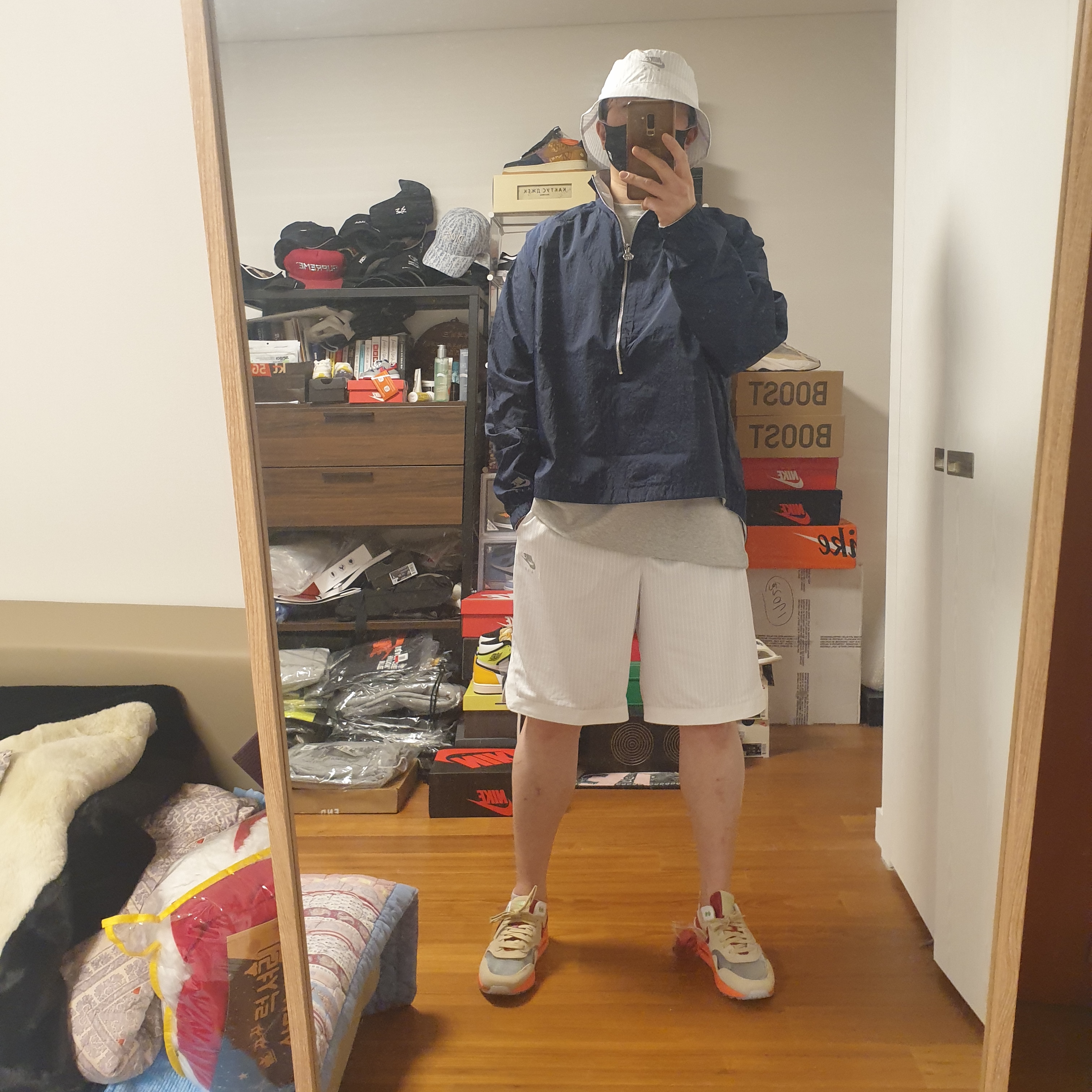 Nike x Kim Jones Bucket Hat White, Nike x Kim Jones Reversible Wind Breaker Navy - US/EU 착용 스타일 - 2