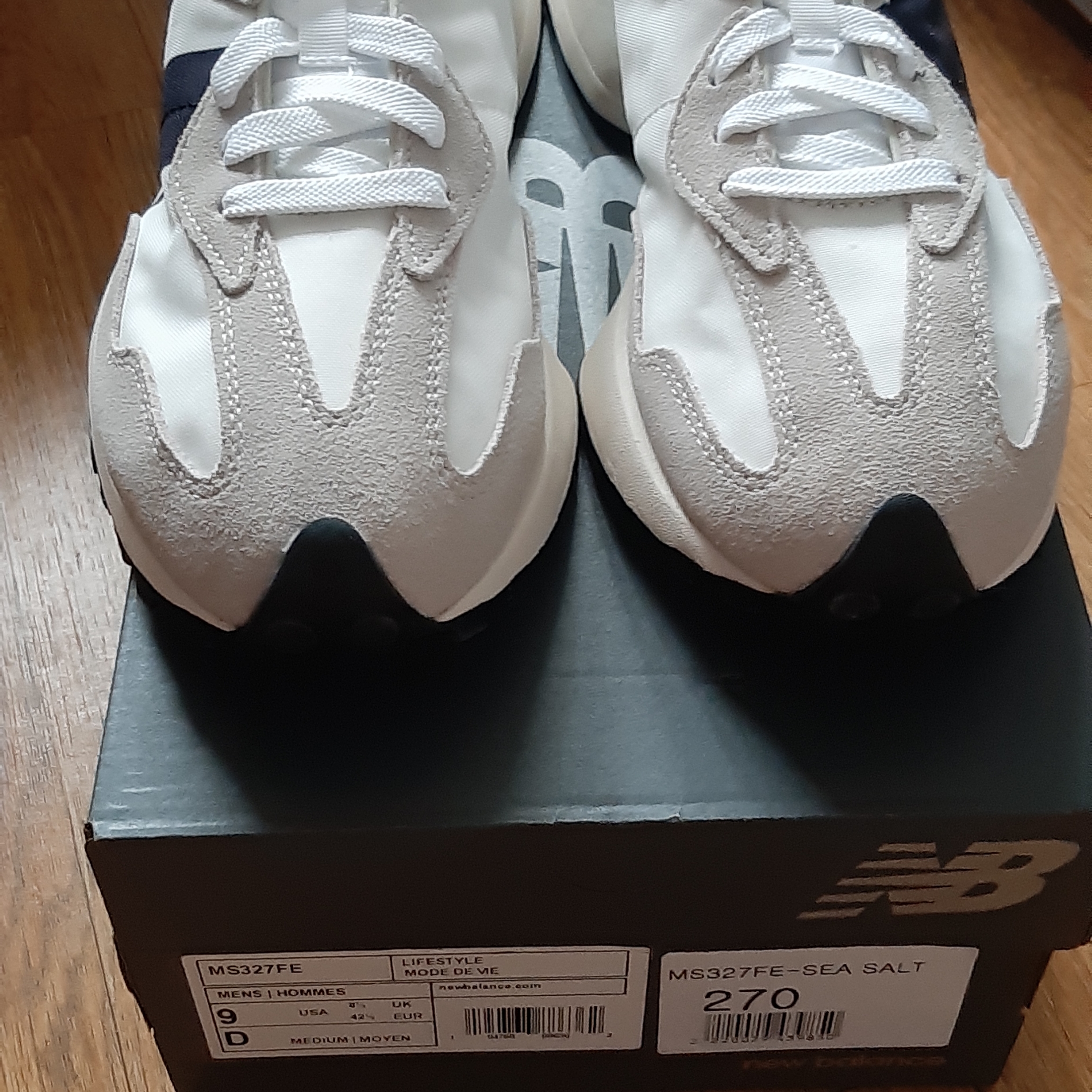 New Balance 327 White Black 착용 스타일