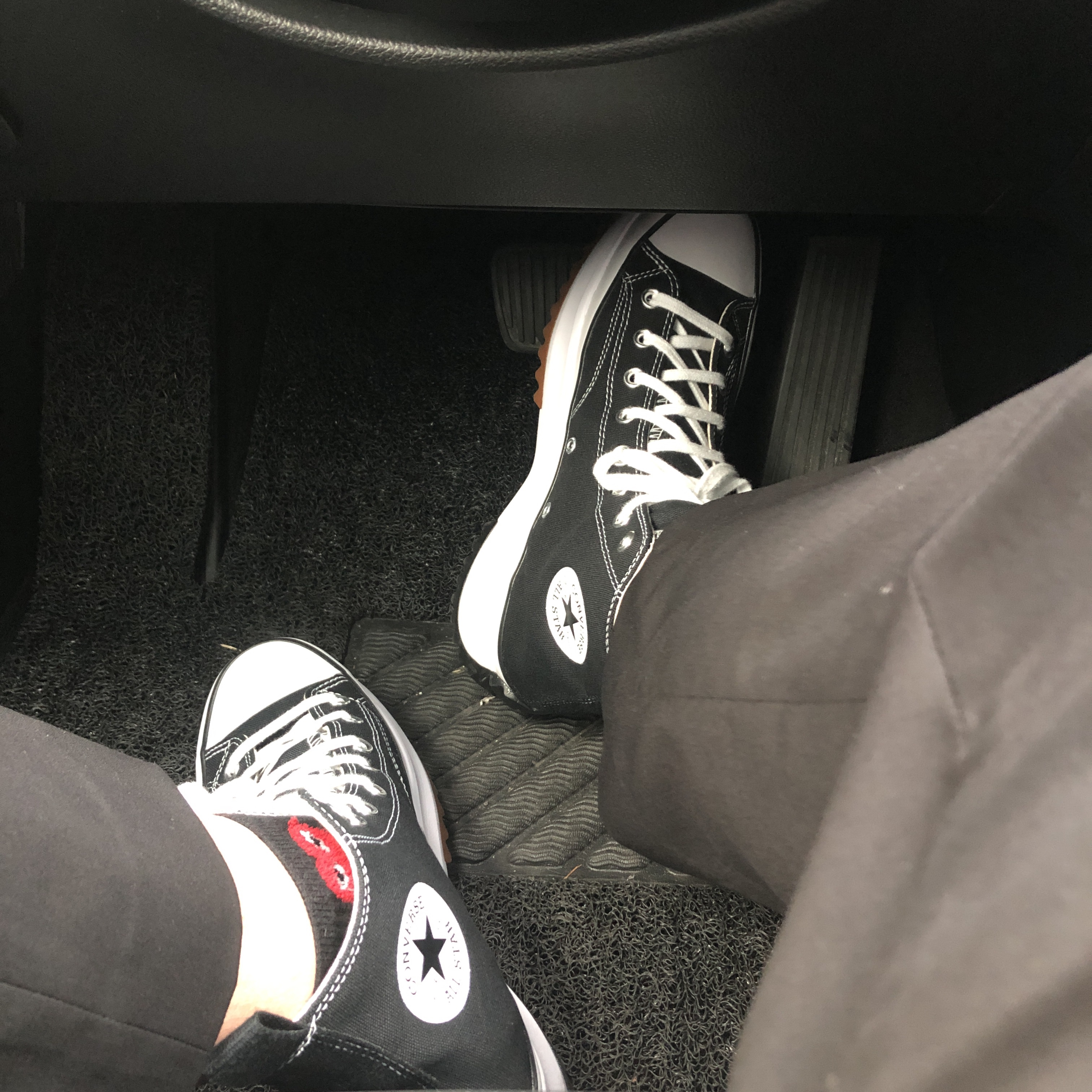 Converse Run Star Hike Hi Black White Gum 착용 스타일 - 2