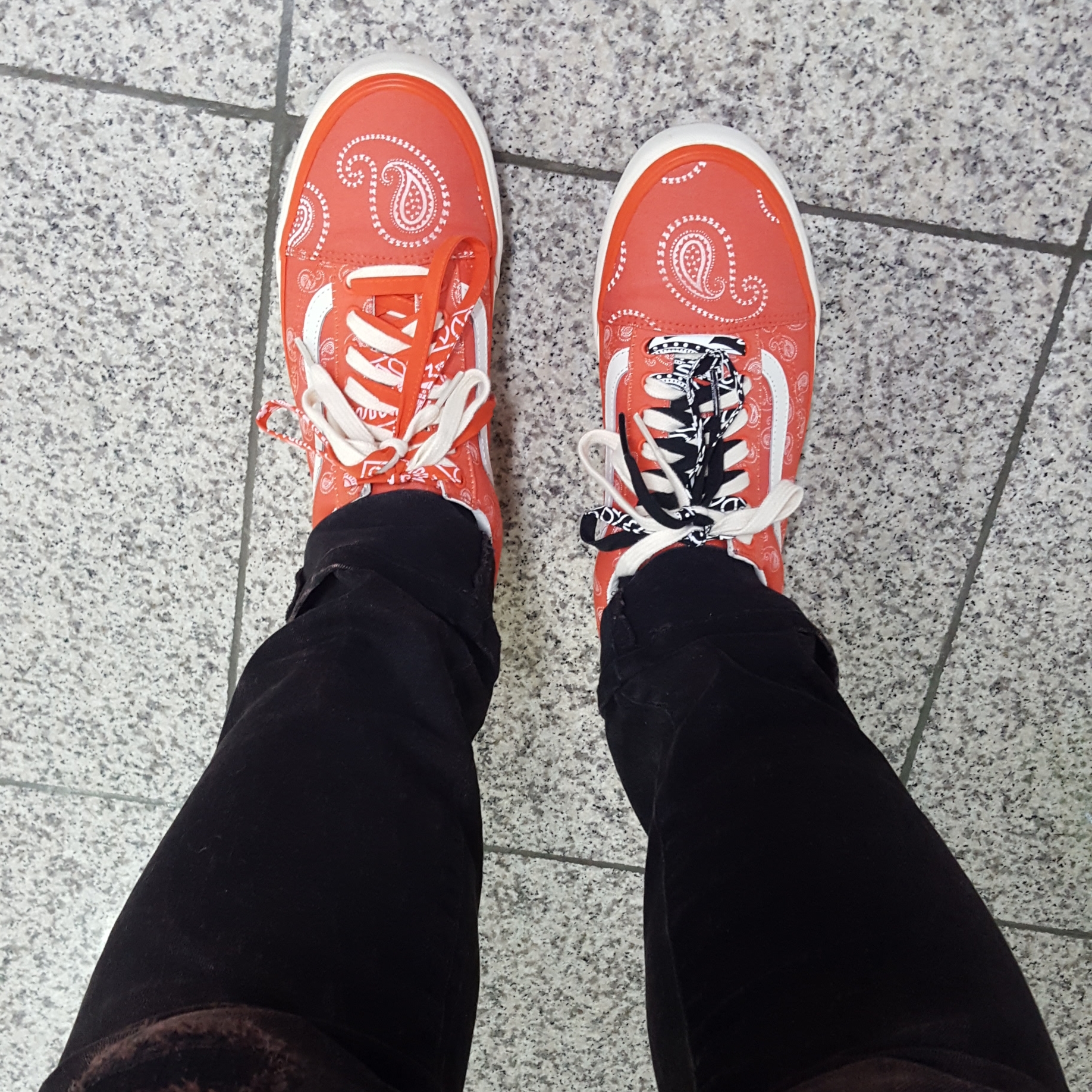 Vans Vault x Casestudy Old Skool LX Cherry Tomato 착용 스타일