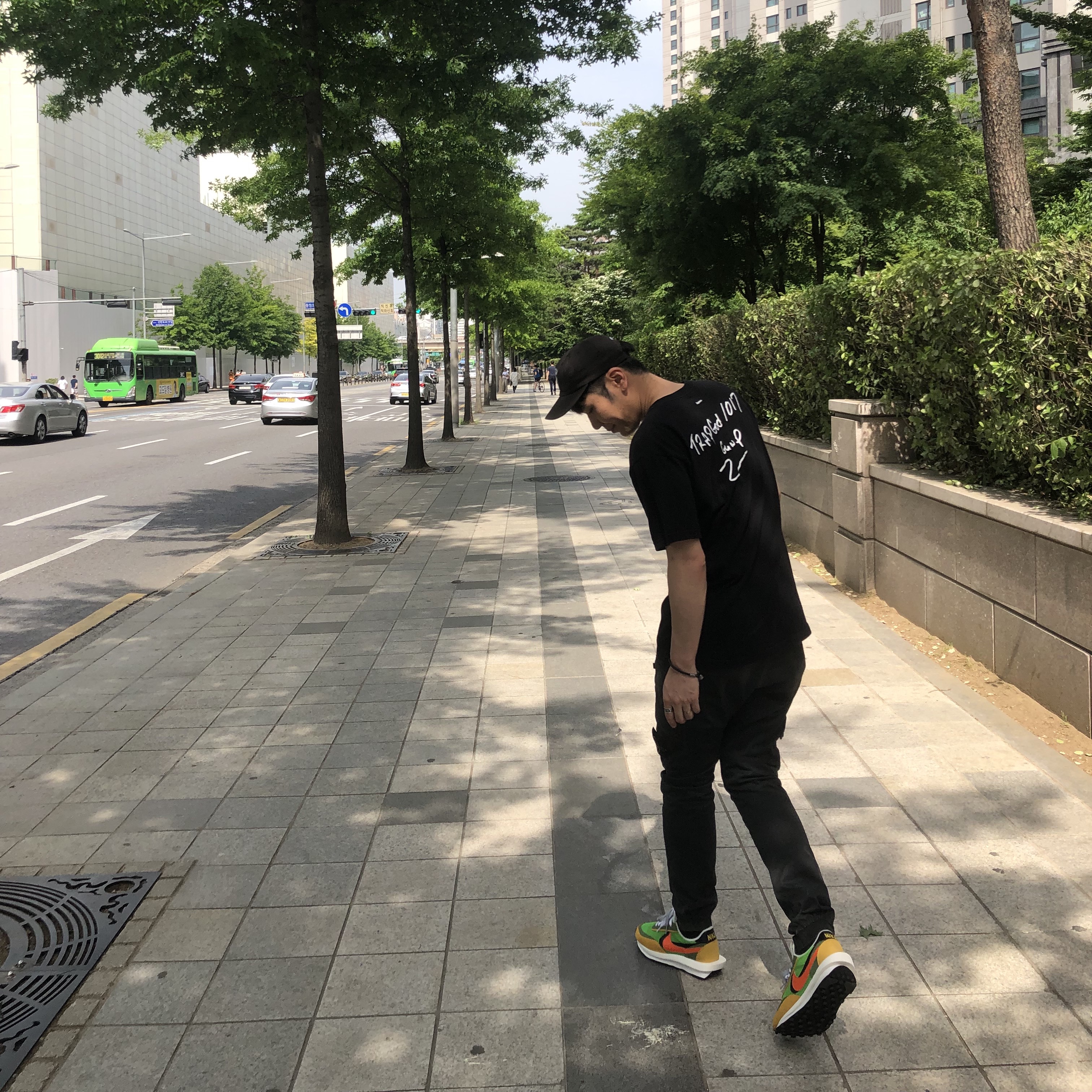 Nike x Sacai LDWaffle Green Multi 착용 스타일