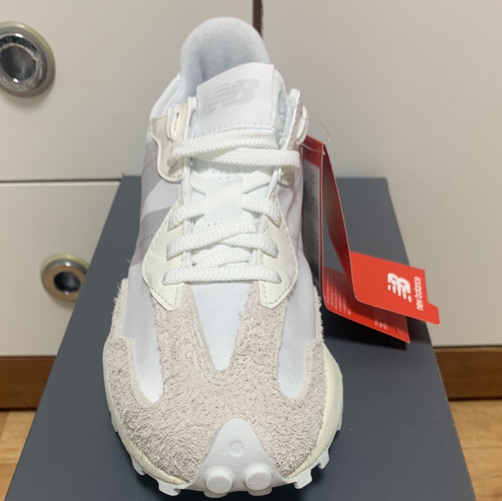 (W) New Balance 327 White Moonbeam 착용 스타일 - 2