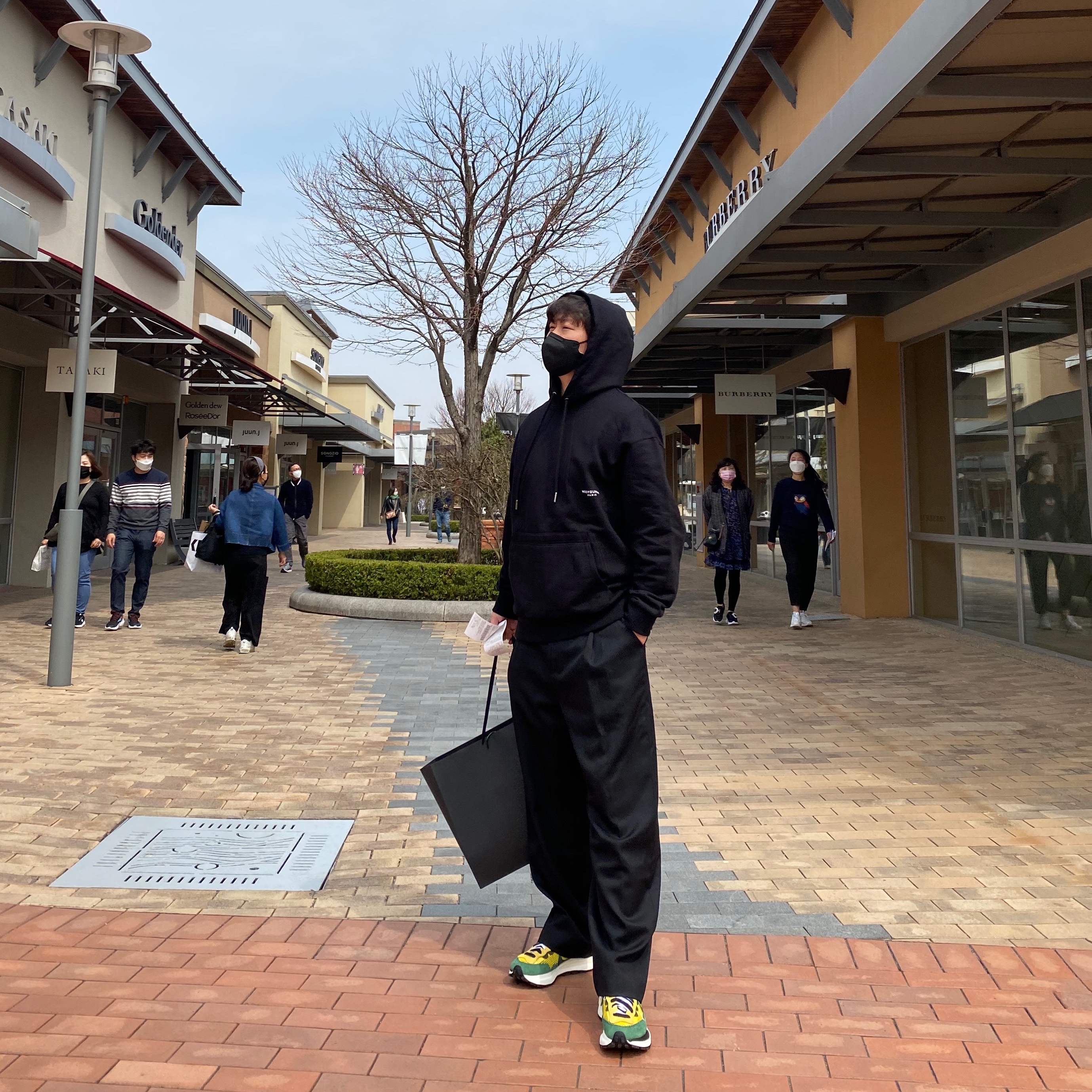 Nike x Sacai VaporWaffle Tour Yellow & Gorge Green Sail 착용 스타일