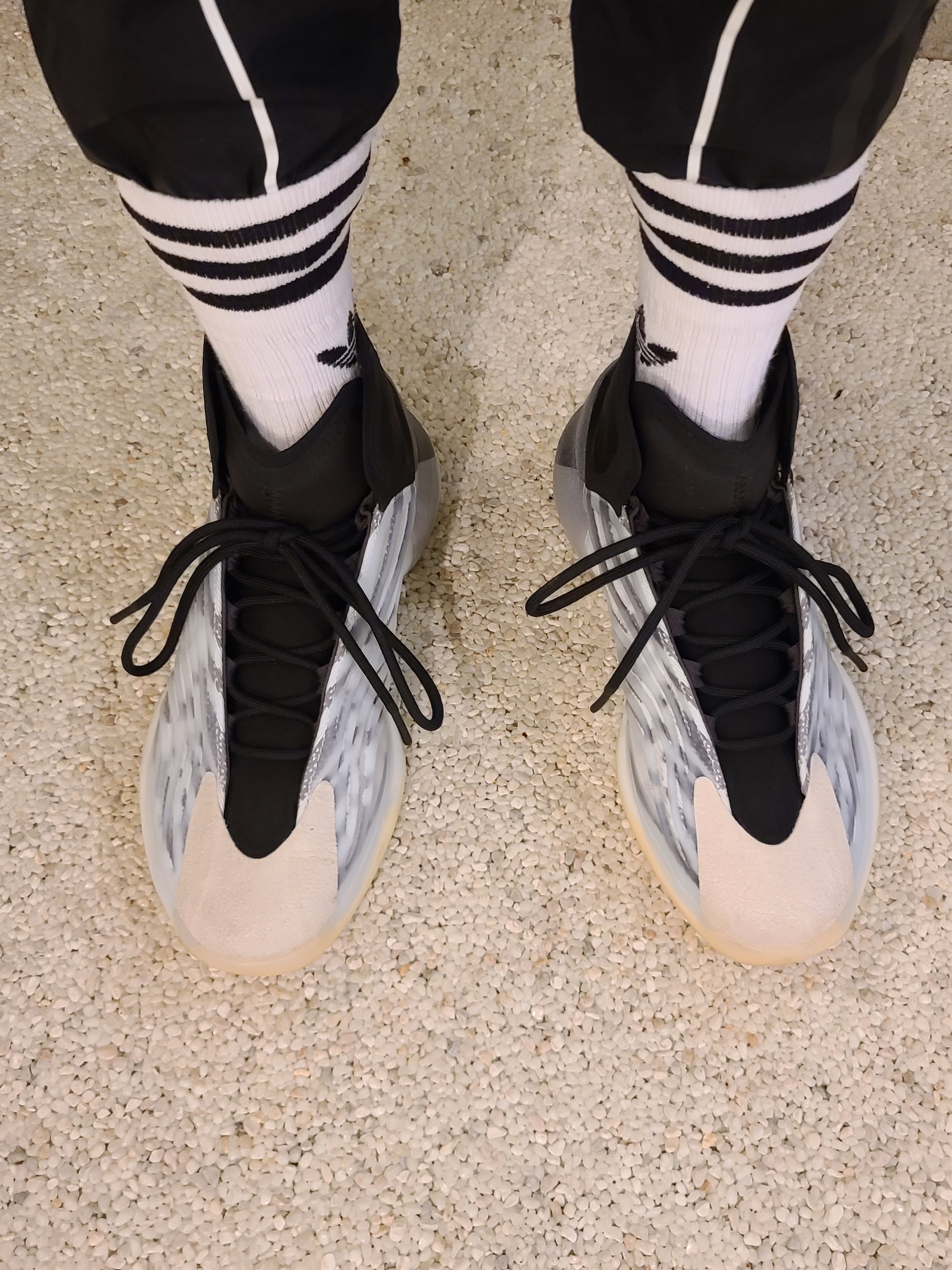 Adidas Yeezy QNTM BSKTBL 착용 스타일 - 3