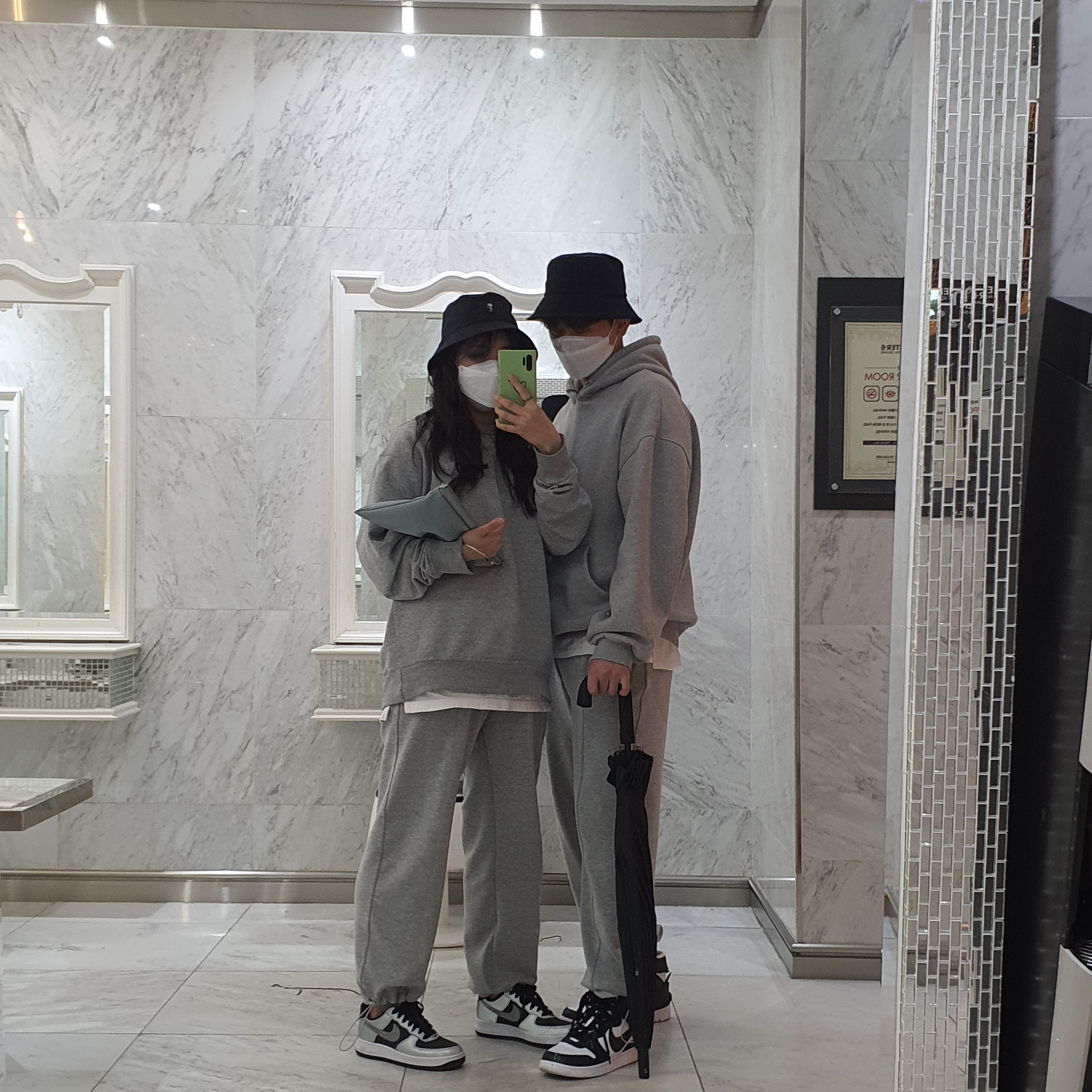 Nike Air Force 1 B Silver Snake, Nike x Ambush Dunk High Black 착용 스타일 - 2