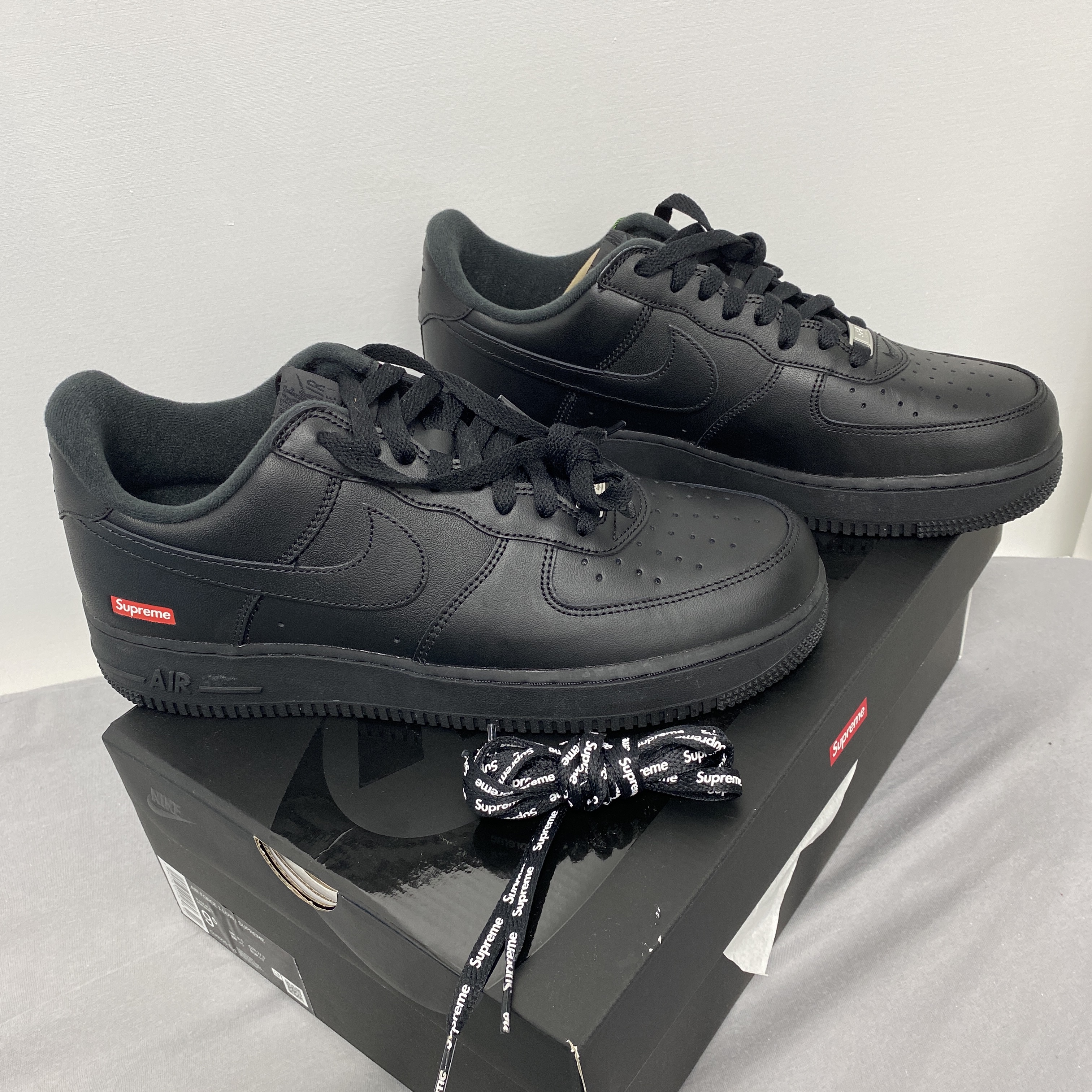 Nike x Supreme Air Force 1 Low Black 착용 스타일