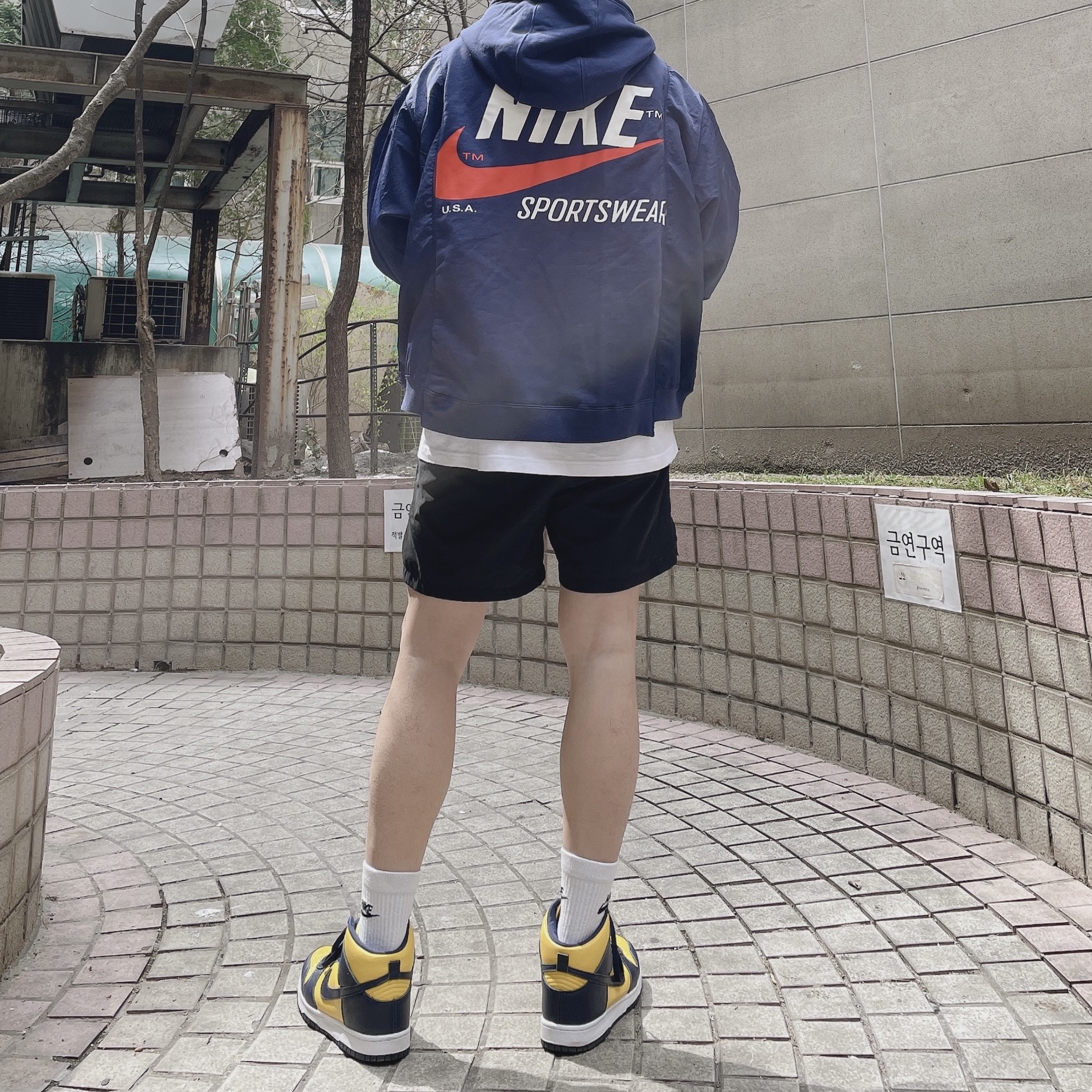 Nike Dunk High SP Maize & Blue, Nike NSW Hoodie BRS Midnight Navy 착용 스타일