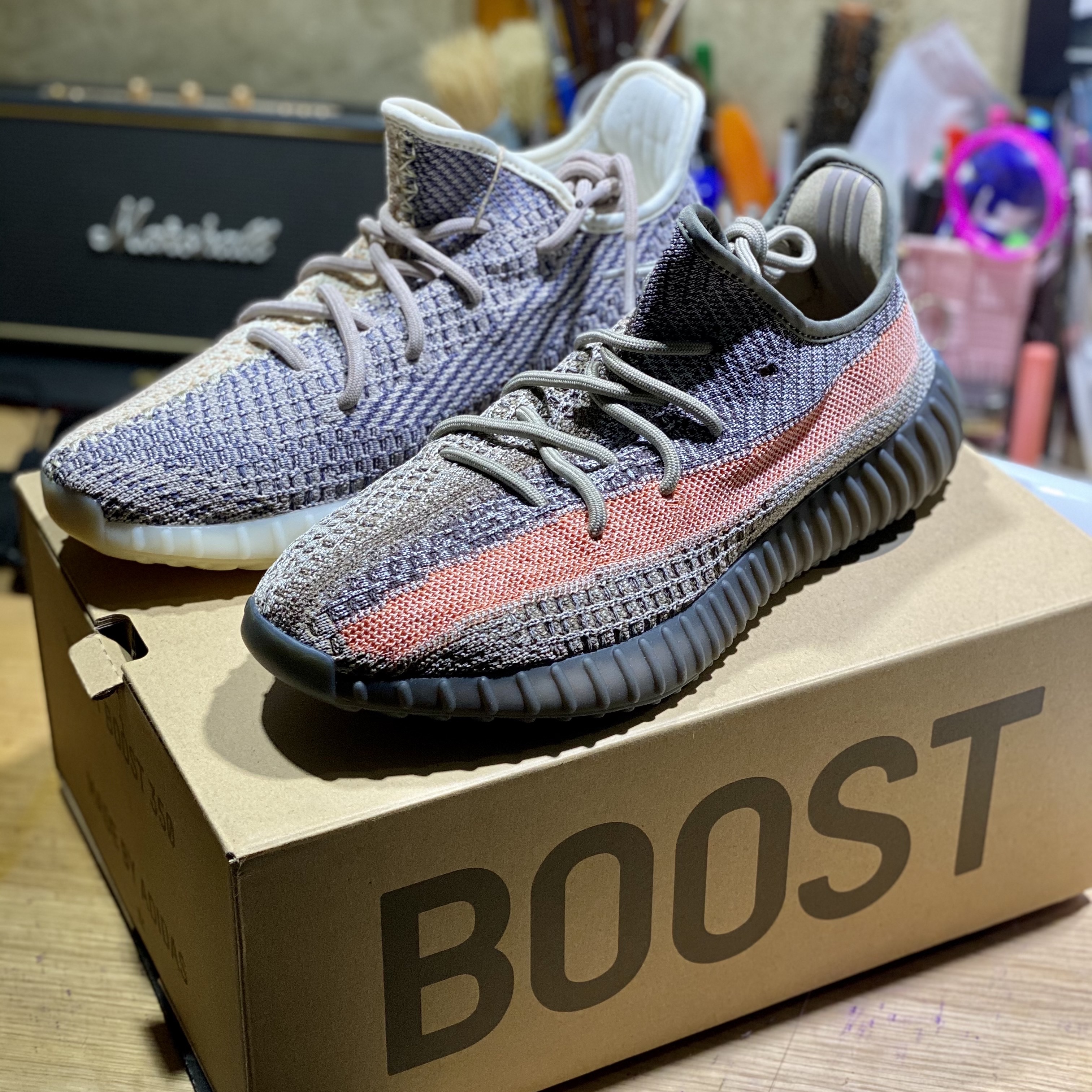 Adidas Yeezy Boost 350 V2 Ash Pearl, Adidas Yeezy Boost 350 V2 Ash Stone 착용 스타일 - 1