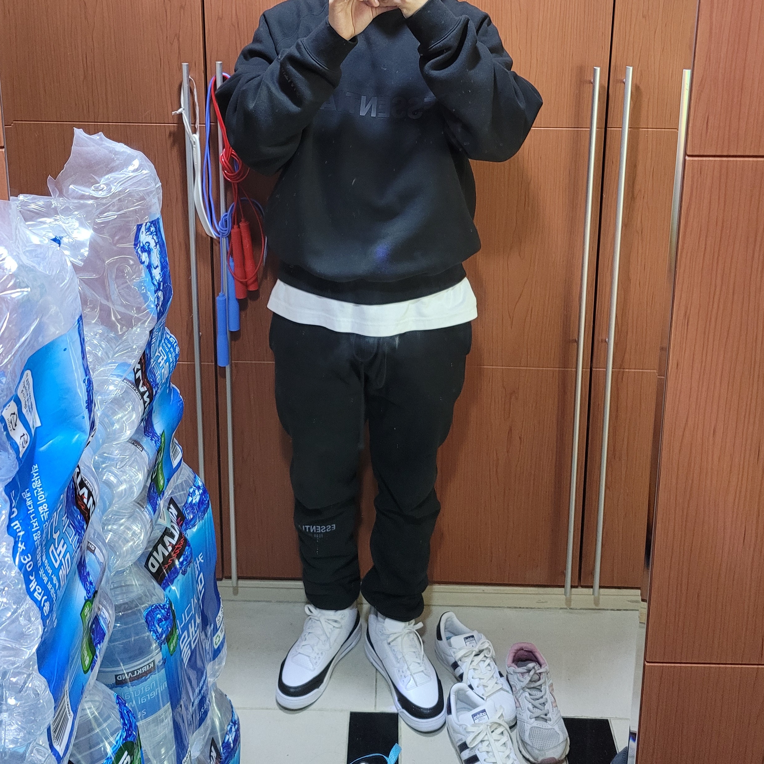 Jordan 3 x Fragment Retro SP White Black, Essentials Sweatpants Dark Slate/Black 2020 착용 스타일