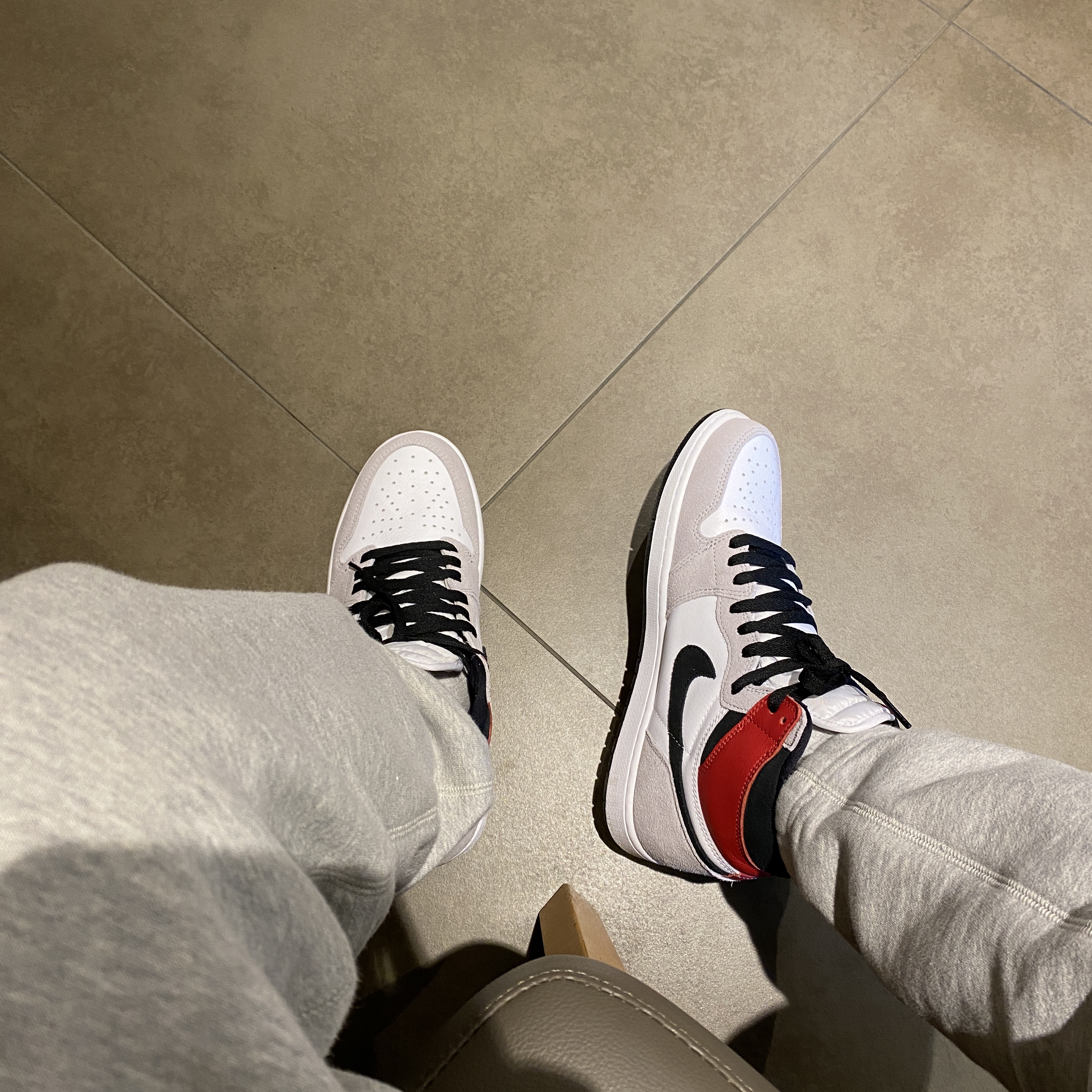 Jordan 1 Retro High OG Light Smoke Grey 착용 스타일
