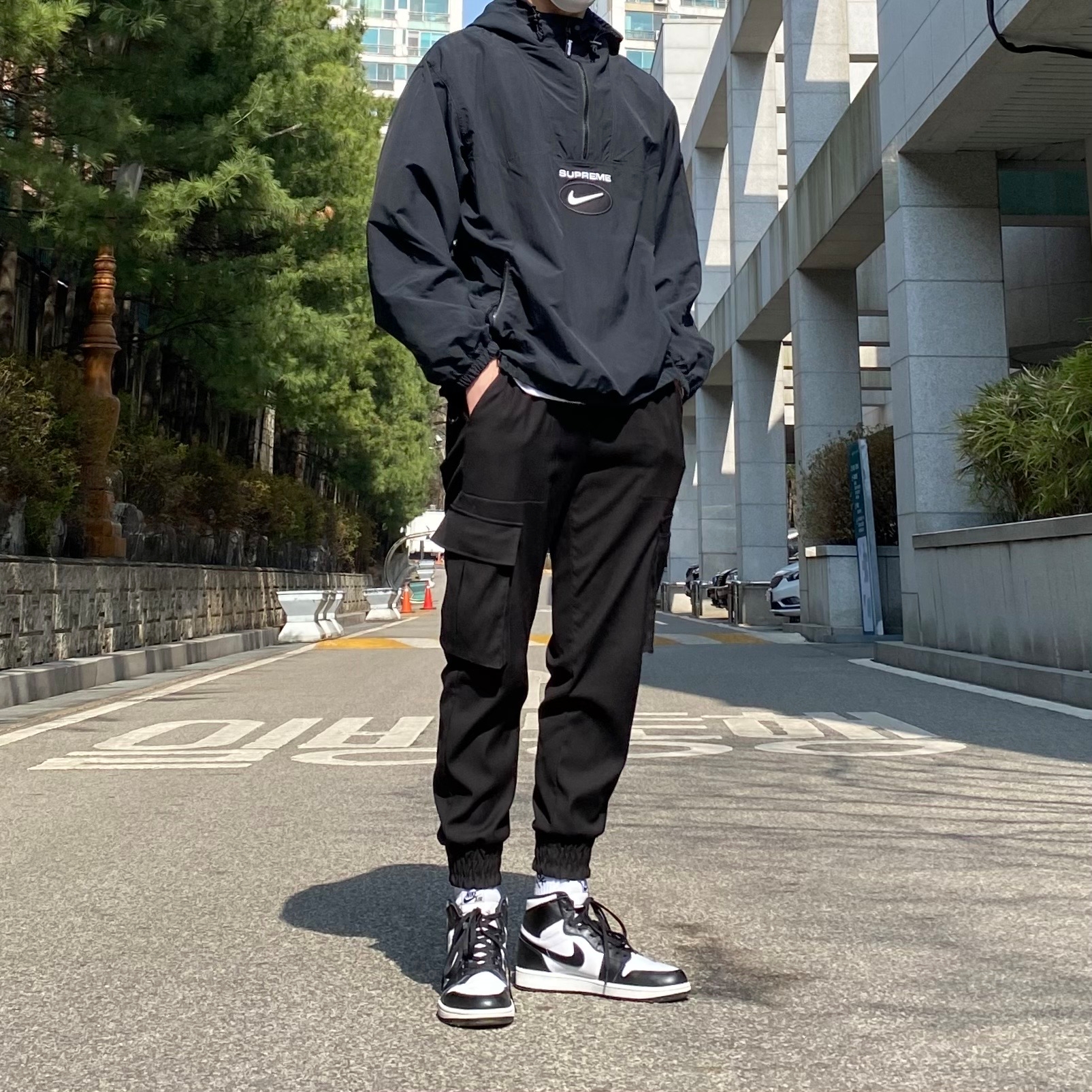 Supreme x Nike Jewel Reversible Ripstop Anorak Black - 20FW, Jordan 1 Retro High OG Black White 2014 착용 스타일