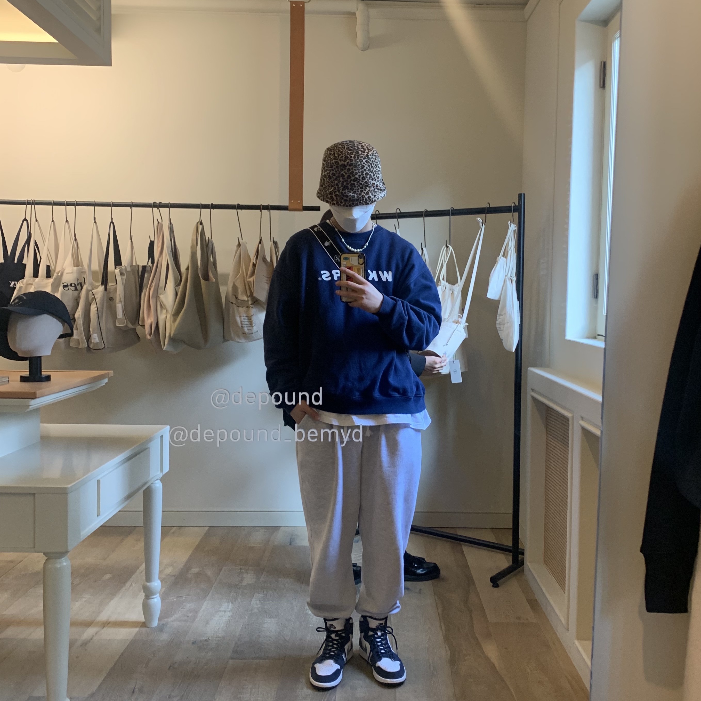 Jordan 1 Retro High OG CO.JP Midnight Navy, Off-White x Amore Pacific Protection Box (Without Cosmetics) 착용 스타일