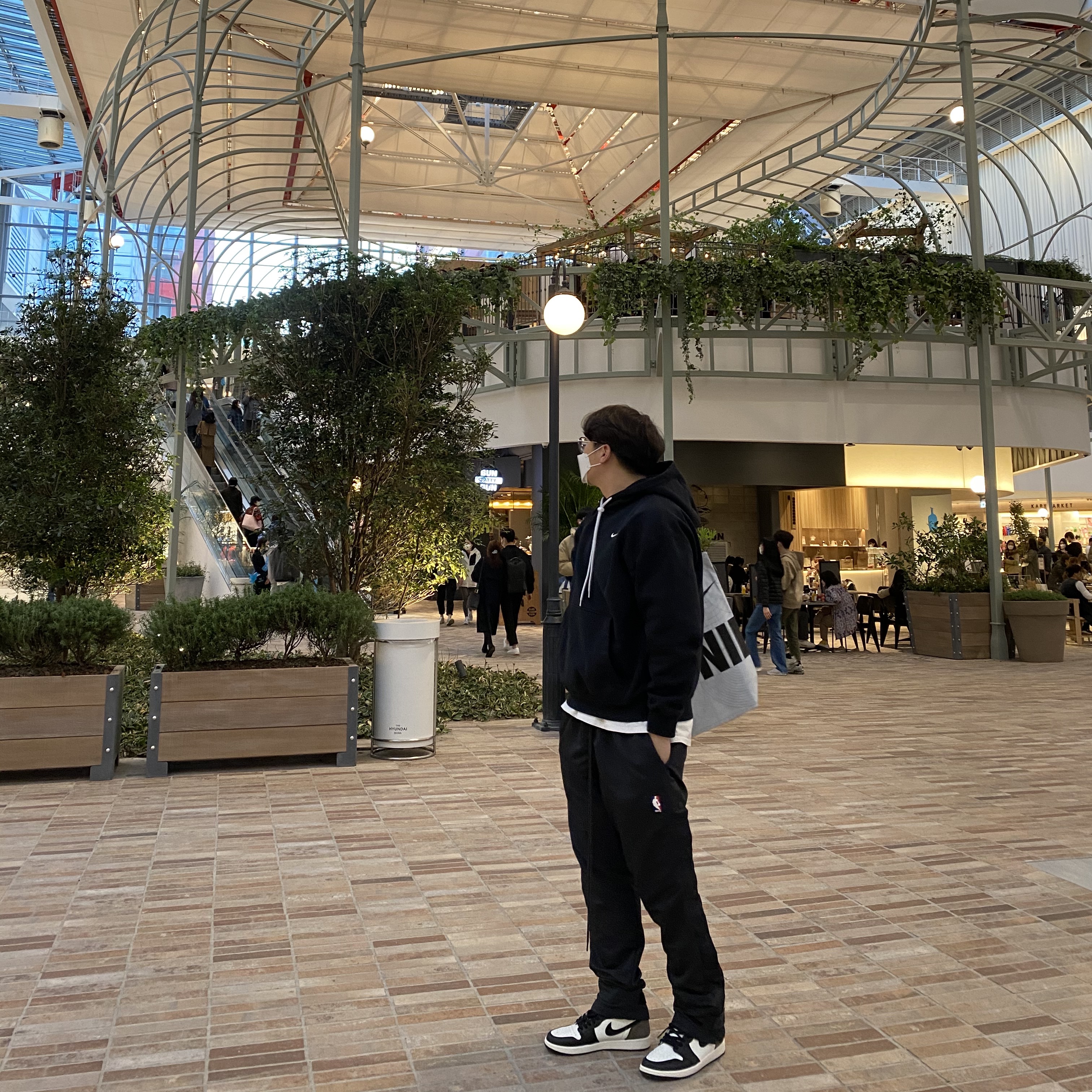 Jordan 1 Retro High OG Black Mocha, Nike x Fear of God Warm Up Pants Off Noir 착용 스타일