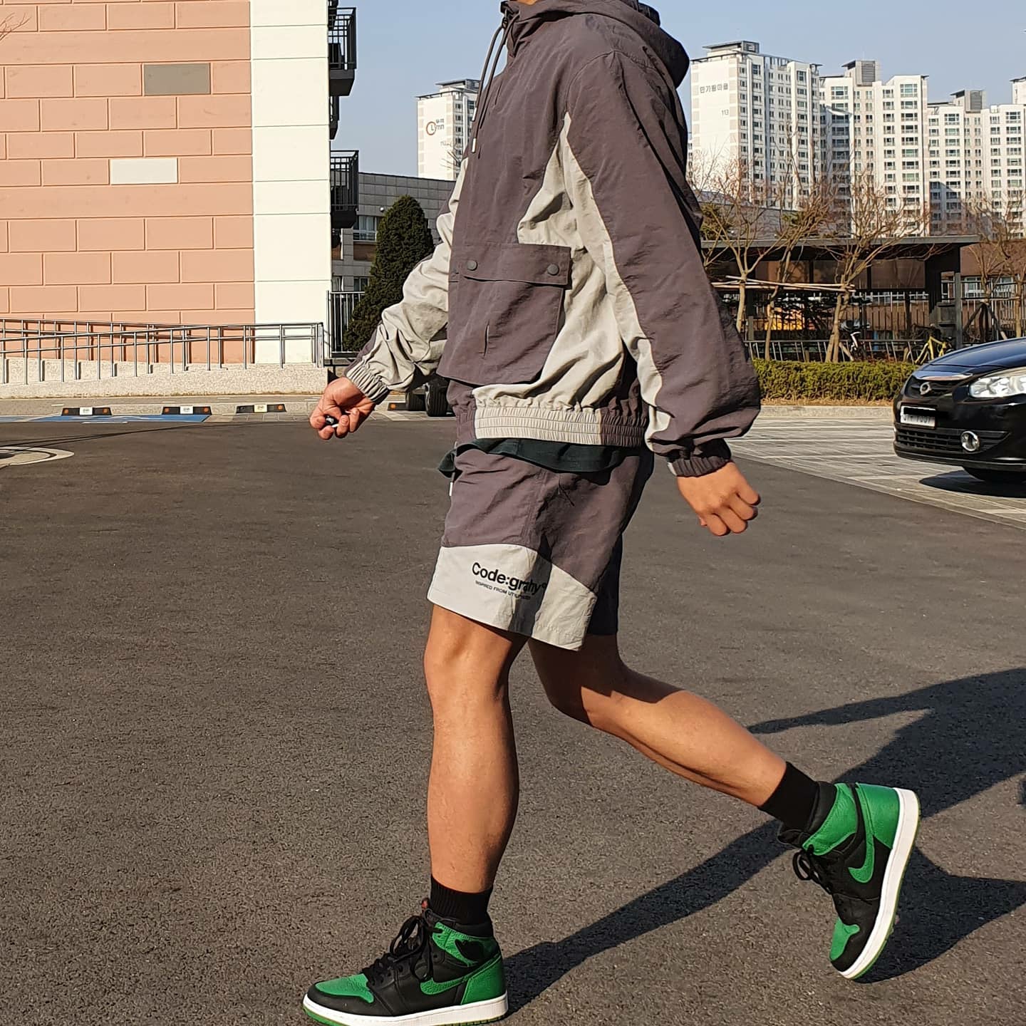 Jordan 1 Retro High OG Pine Green Black 착용 스타일 - 5