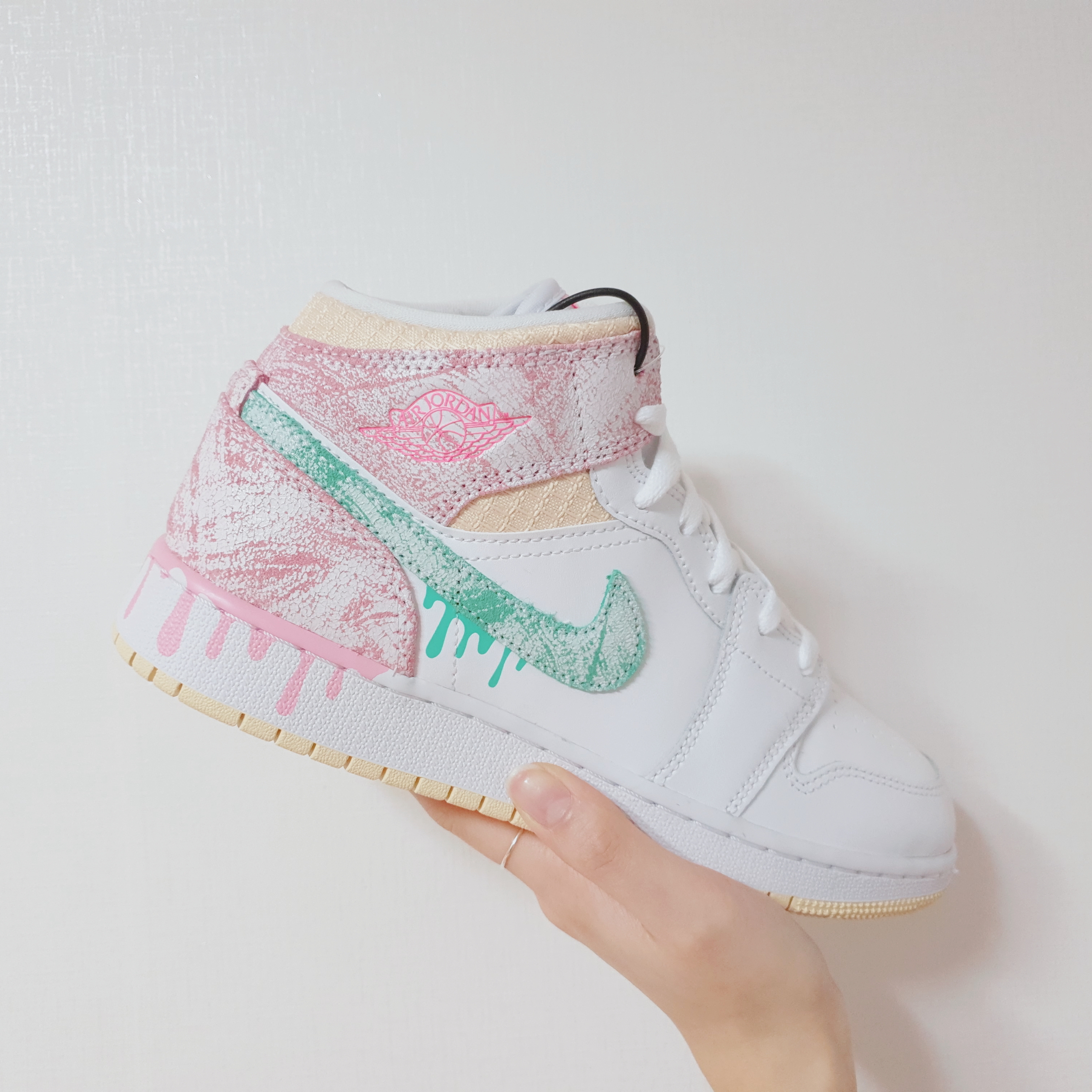 (GS) Jordan 1 Mid SE Arctic Punch 착용 스타일 - 3