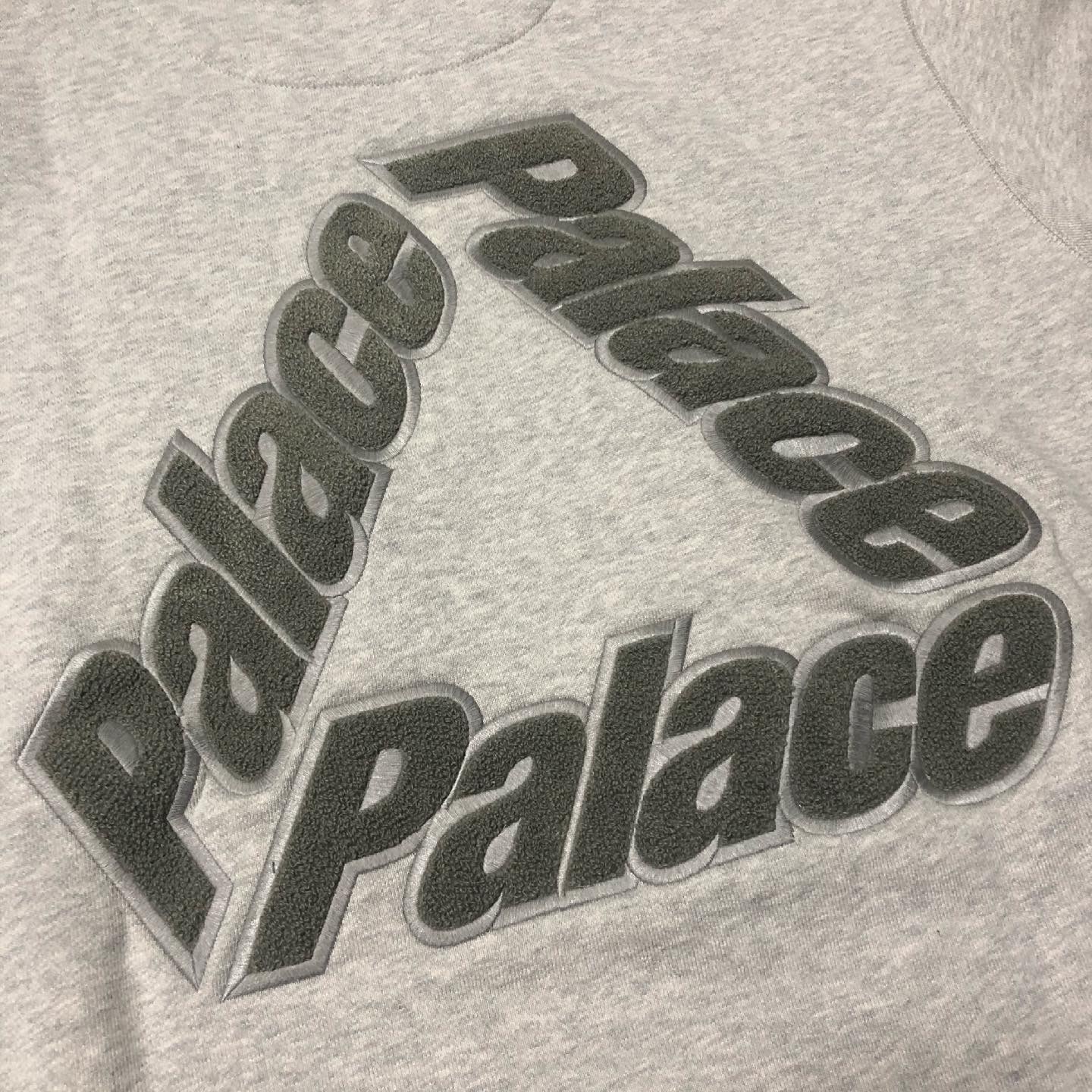 Palace P-3 Chenille Crew Grey Marl - 21SS 착용 스타일 - 3