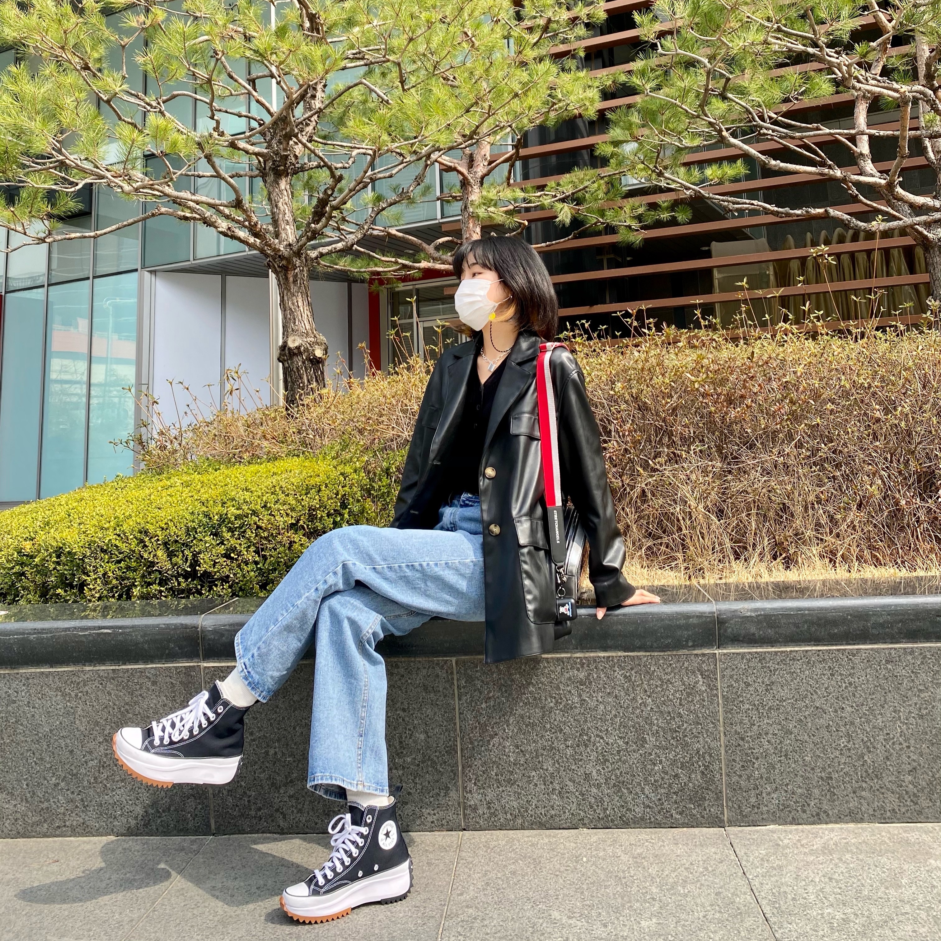 Converse Run Star Hike Hi Black White Gum 착용 스타일
